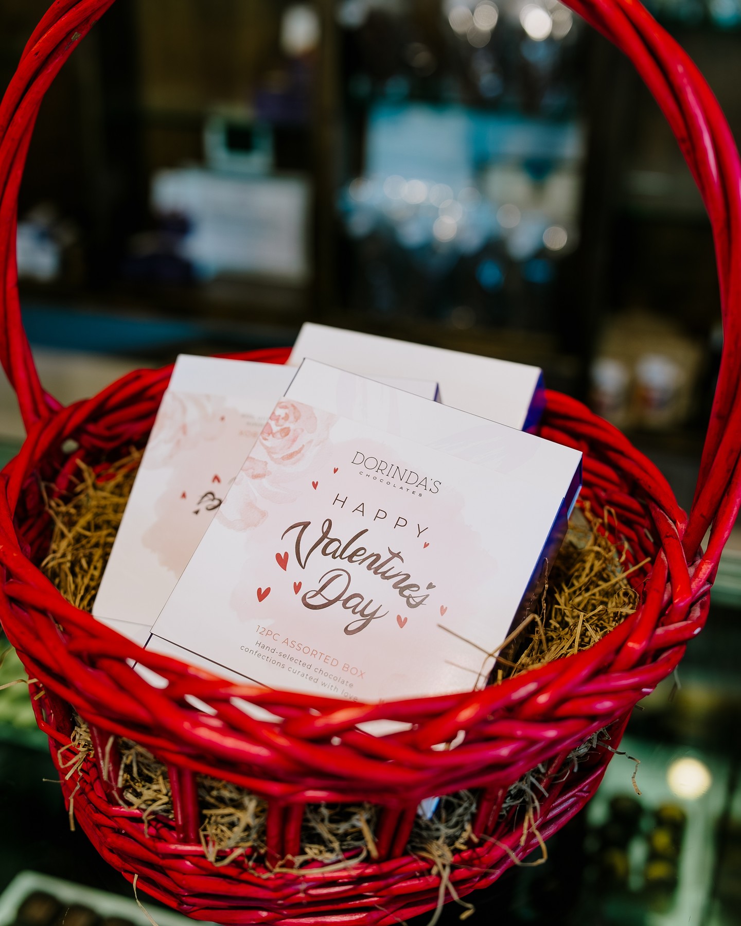Slide to open Dorinda's Valentine's Day chocolate box 🍫💝 Make sure you stop by The Village at Rancharrah and check out all their Valentine's Day goodies for your special someone. #ValentinesDay #DorindasChocolates #RenoTahoe #TheVillageAtRancharrah
