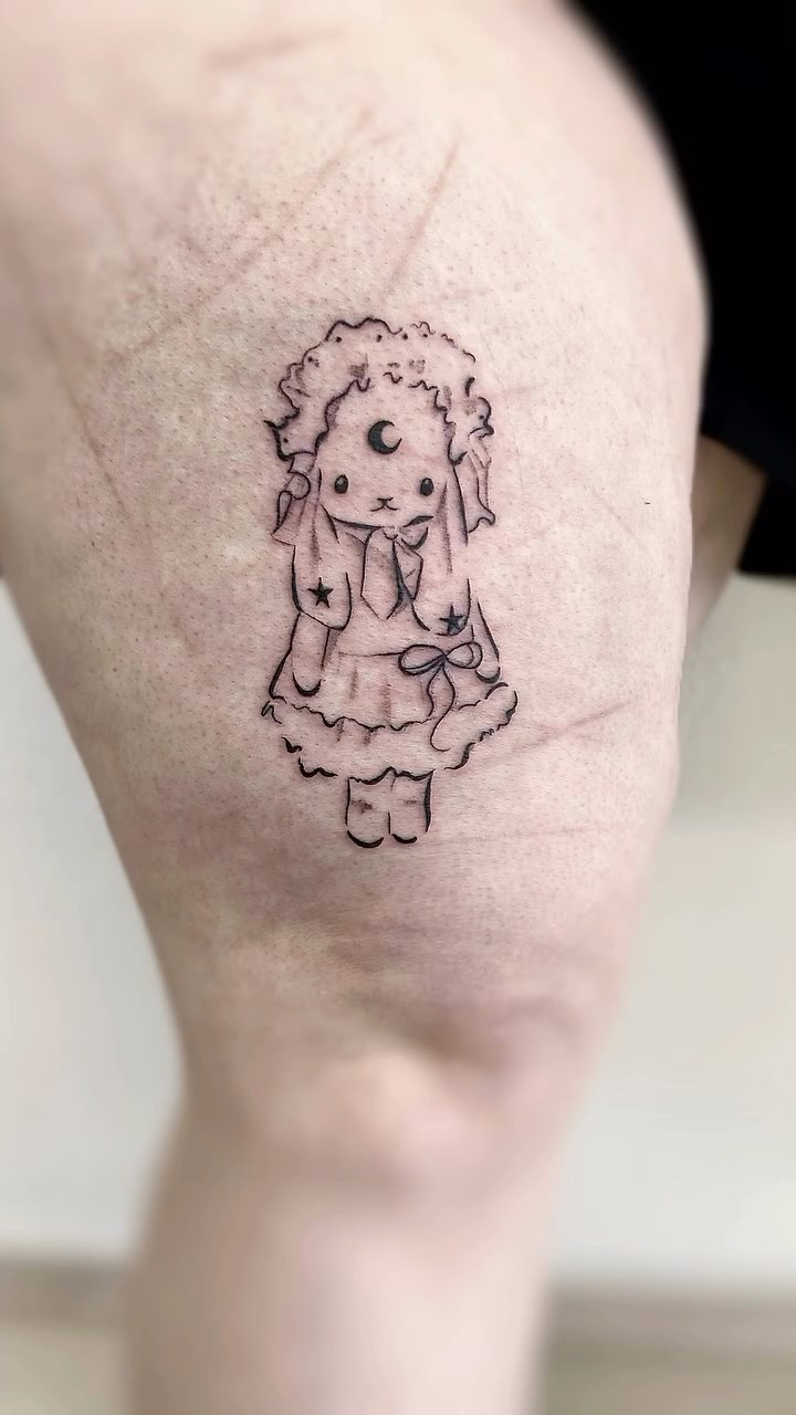 Want to have adorable characters tattooed? Talk to Kat / @kat.tattoos
TERMINE:
📥 Instagram DMs
📱 +49 0511 4885681
✉️ info@hautdesign-tattoo.de
-
🗣️Kostenlose Beratung
#HautdesignTattoo ist Mitglied des @dot_e.v
#hannover #langenhagen #FineLineTatto #LineWork