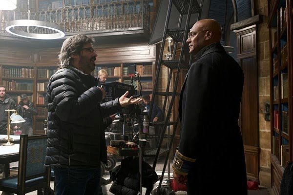 Director of @mortalengines Christian Rivers #BTS in the London Museum set.
Released December 14 🎥
Image via Universal Pictures