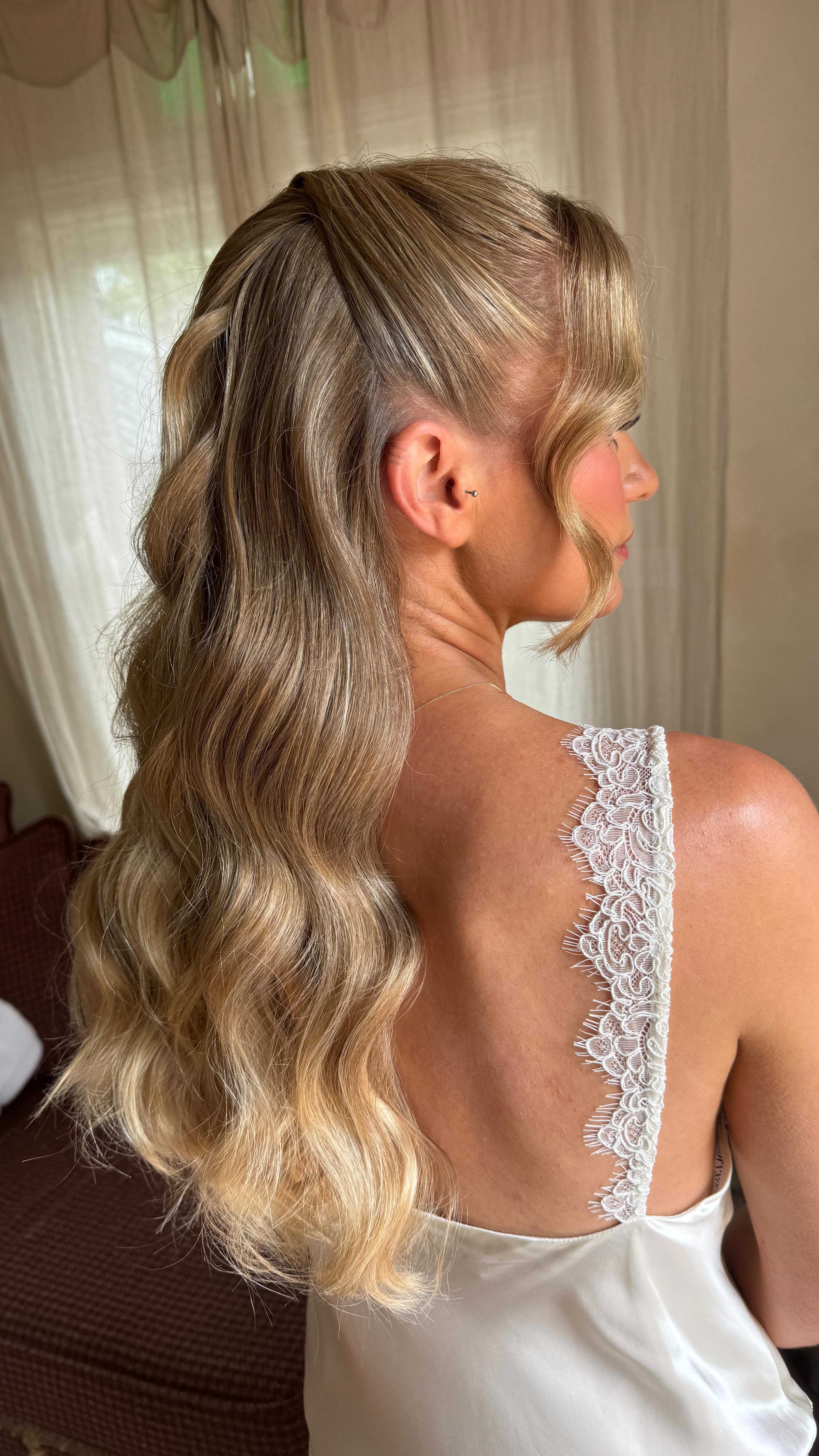 Ooo la la we are obsessed with this look by @bridalglowco hairstylist CHELSEA T for bride KATIE 🫶🏼