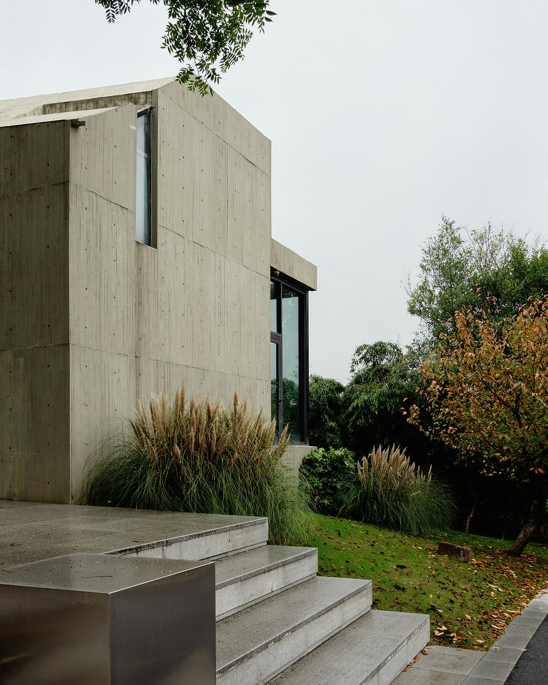 Thermal mass is back — not as nostalgia, but as smart, evidence-based design that reduces our reliance on HVAC and boosts comfort. Link in Bio
Tap to learn how materials that store heat can lower energy bills and create healthier interiors. #ThermalMass #SustainableDesign #PassiveClimate #GreenBuilding #wellnessDesign #EnergySavings #MindfulArchitecture