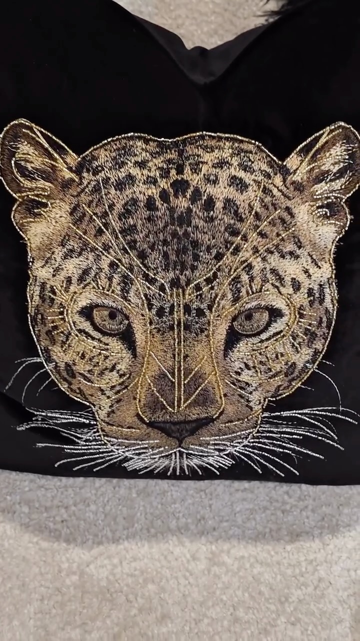 Texture. Pattern. Balance.
The details make the difference.
Full video on YouTube.
Comment “Pillows” for a link to shop the gorgeousness.