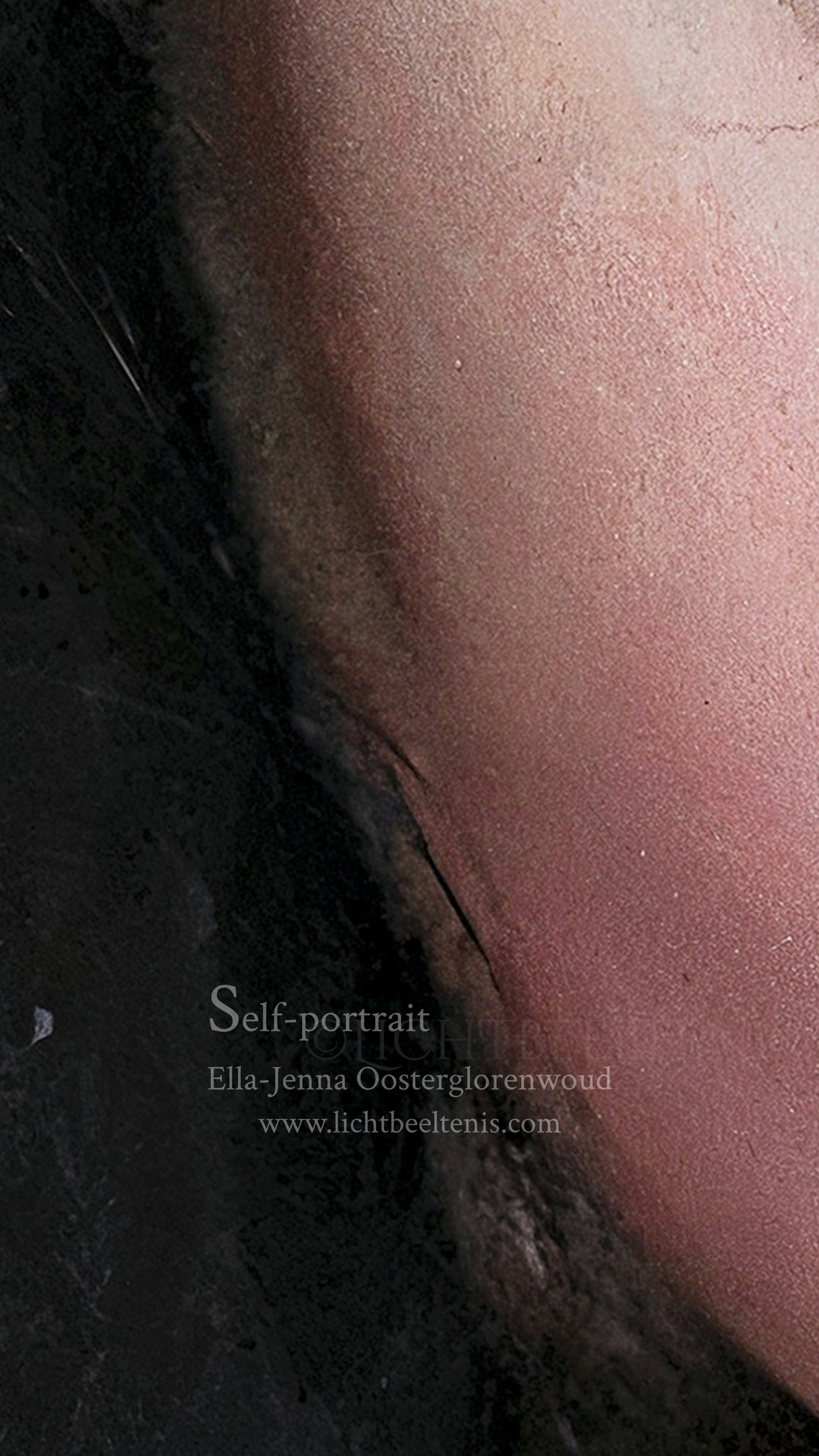 Silent flight with night vision of the white camellia, 2026
Stille vlucht met nachtzicht van de witte camelia
Detail
#Lichtbeeltenis #EllaJennaOosterglorenwoud #oosterglorenwoud #OilPaintingDetails #PaintingDetail #FineArtDetail #FigurativePainting #PortraitPainting #NocturnePainting #Chiaroscuro #Sfumato #Glazing #OldMasterMood #ContemporaryRealism #AtmosphericArt #PoeticRealism #Camellia #WhiteCamellia #DutchArtist #EuropeanArtist #FineArtCollectors #Hahnemuhle #GicleePrint #FineArtPrint #studioprocess