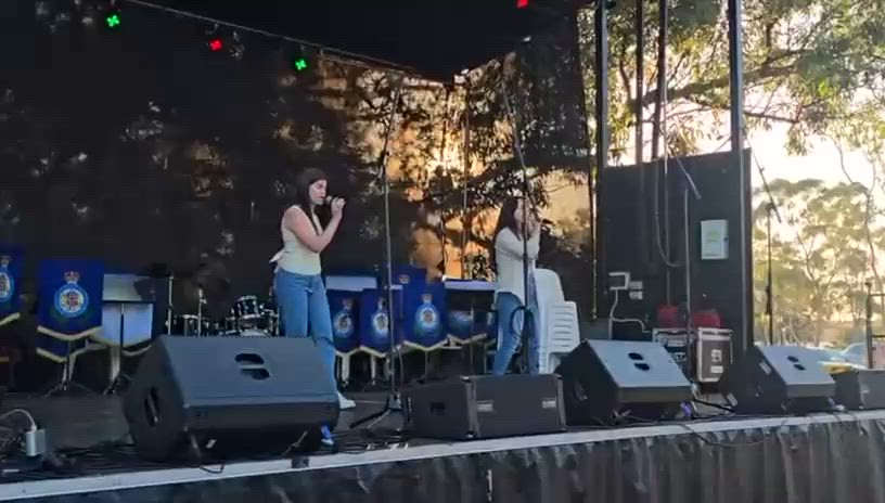 Throwback to a performance late last year just before the holidays, with our Principal Teacher Brodie and her student Rita 😍 🎶
Anyone else missing the vibe of the holidays ✨
#Throwback #Performance #StudentTeacherDuo #SydneyVoiceStudio
