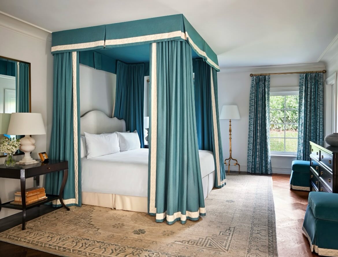 And last but not least, the main bedroom. Canopy is by the incredible Paul J. Mazzola. Fabrics are from @leejofa tape trim is from @samuelandsons and the rug is from our friends at @starkcarpet (and it’s even prettier in person)