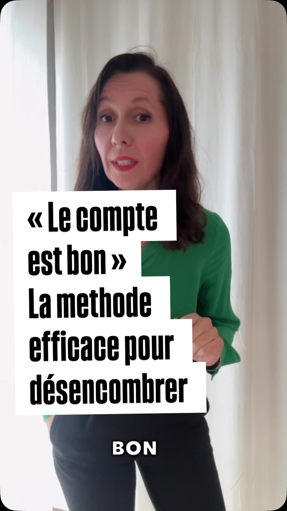 Et si le compte était bon chez toi ?
On croit souvent que pour désencombrer,
il faut analyser, trier, hésiter, replonger dans l’émotionnel…
👉 Et si je te disais qu’il existe une méthode simple, concrète et presque ludique
pour faire de la place sans se prendre la tête ?
Je l’appelle la méthode « le compte est bon »
🎯 Le principe est ultra simple :
Au lieu de te demander
👉 “Est-ce que je garde ou je jette ?”
Tu te poses une autre question, beaucoup plus efficace 👇
👉 De combien ai-je réellement besoin au quotidien ?
Tu fixes un nombre.
Puis tu choisis le meilleur de tout
👖 Exemple très parlant :
Tu as 25 jeans.
Mais dans la vraie vie, pour bosser, sortir , trainer, laver facilement …
👉 10 jeans te suffisent largement.
Résultat ?
Tu choisis les 10 meilleurs.
Ceux que tu aimes.
Ceux que tu portes vraiment.
Les 10 meilleurs quoi !
Le reste sort presque tout seul. Sans débat interminable, sans même trop les regarder.
Ils ne sont pas dans ta best liste ?
Ils s’en vont
🍽️ Et ça marche partout dans la maison :
• 12 assiettes pour une famille de 4 ? ✔️
• 12 verres, 12 fourchettes, 12 cuillères ✔️
• 3 poêles, 1 sauteuse ou wok, 1 cocotte ? ✔️
👉 Ce n’est pas vivre avec moins.
👉 C’est vivre avec juste ce qu’il faut, en choisissant le meilleur.
💛 Pourquoi j’adore cette méthode ?
Parce qu’elle :
✔️ remet dans la réalité
✔️ enlève le flou
✔️ simplifie les décisions
✔️ fait gagner un temps fou
✔️ et rend le désencombrement beaucoup plus léger et rassurant
🎯 À toi de jouer : le compte est bon ?
Dis-moi en commentaire 👇
👕 combien de tee-shirts te semblent suffisants ?
👖 combien de jeans ?
🧦 combien de paires de chaussettes ?
Ou dis-moi simplement si tu as deja essayé cette méthode chez toi ?
👇👇👇
Je te lis 💬
Sandra, ta home organiser passionnée ❤️
Ma devise : rien ne sert de ranger il faut d’abord trier
#homeorganiser
#homeorganiserlyon
#desencombrement
#rangementmaison
#maisonorganisée