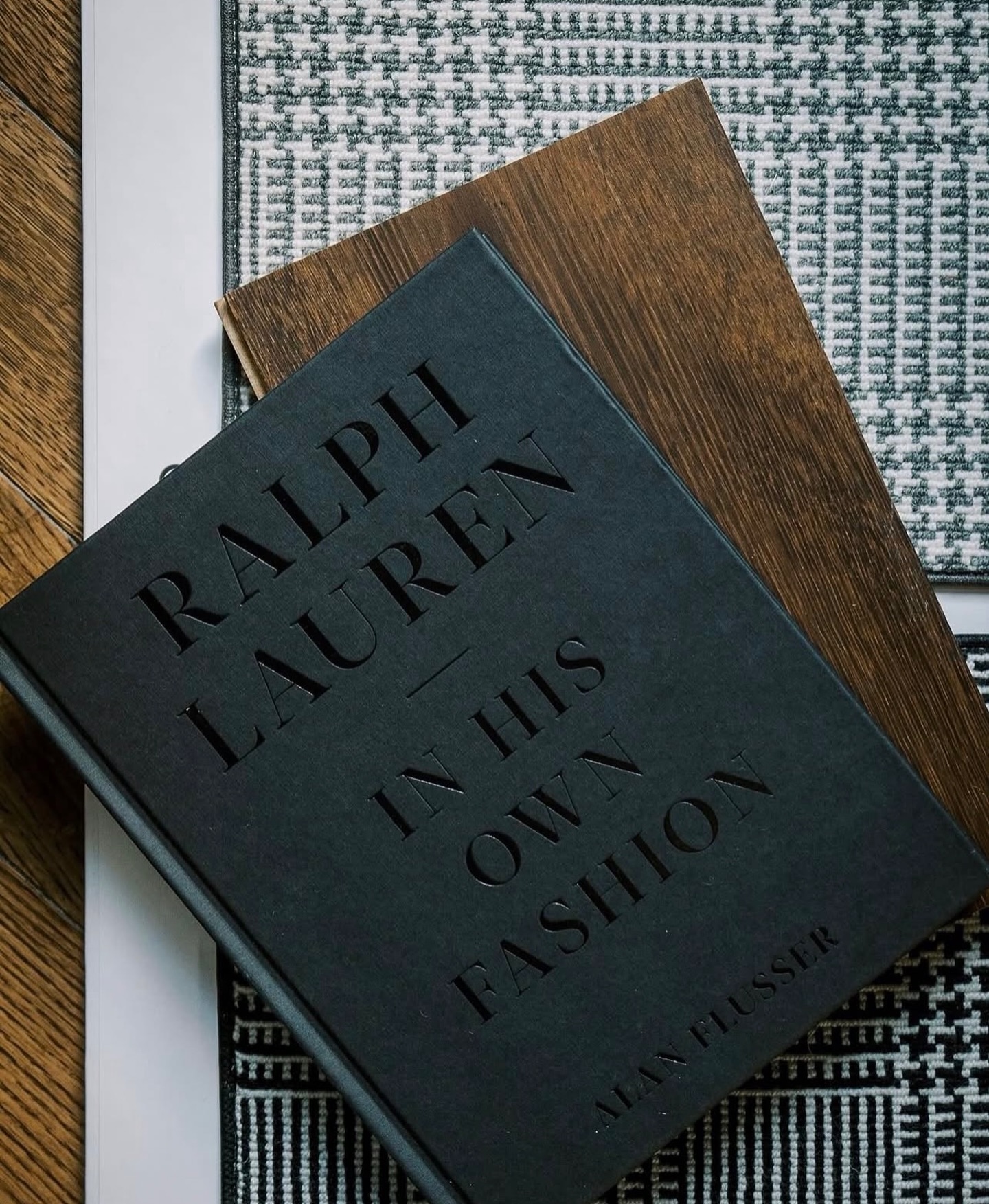 Simply Quartered is a boutique-style flooring design studio in New Albany, Ohio, inspired by the timeless elegance and classic Americana of Ralph Lauren. #RalphLauren #RalphLaurenInspired #TimelessFlooring #PlaidCarpet #SimplyQuartered