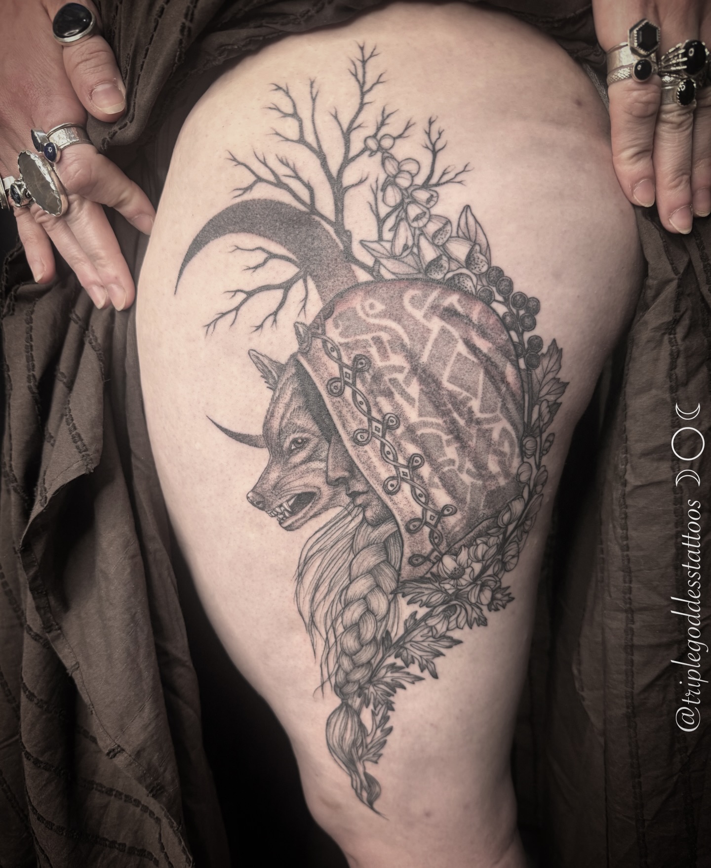 This tattoo is created in honour of Louhi, the Finnish goddess of the underworld, wolves, death and disease. She is a powerful crone goddess who I was so excited to learn about to create this design.
-
Thank you to the loveliest client who creates wonderful teas and magical concoctions @babayagasgranddaughter
-
#triplegoddesstattoos #nordictattoo #finnishmythology #botanicaltattoo #witchtattoo