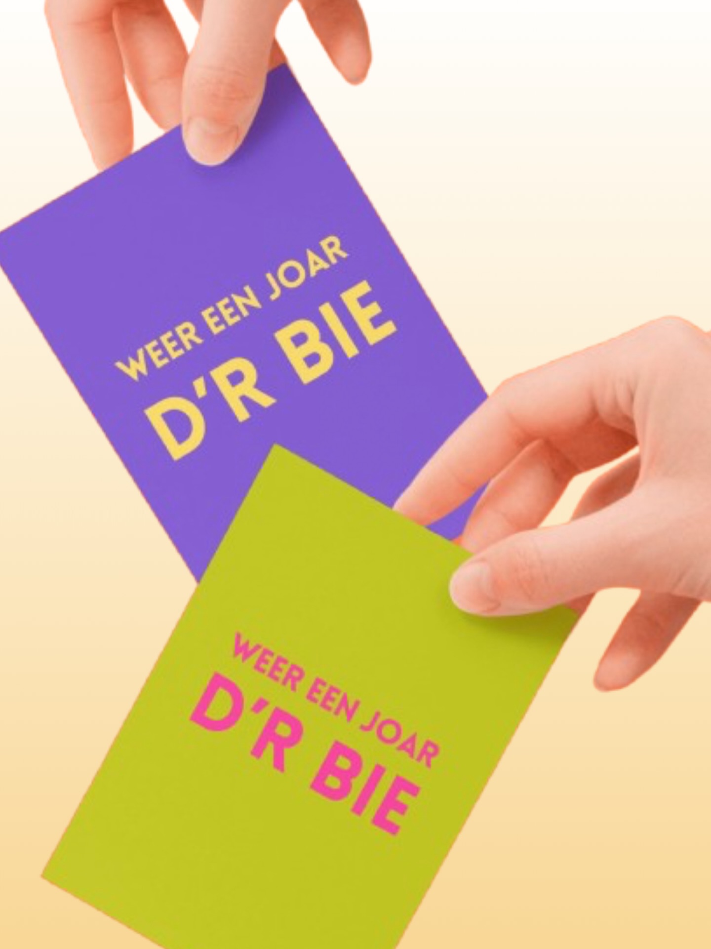 B E S T S E L L E R
🩷💌💛
Dit is één van mijn bestsellers. En hoe leuk is het dat deze nu ook naast paars in het lime groen verkrijgbaar is. 🥳
🛍️ v e r k o o p p u n t e n
ENSCHEDE
- boekhandel Broekhuis
- Frank & Charlie
- Concordia
- Brownies & Downies
- Kim’s bloemen
- Voogsgerd bloemen
- de Broodbode havestraatpassage
HENGELO
- slijterij Jeppe
HAAKSBERGEN
- Twents genot
DEURNINGEN
- Tuincentrum Borghuis
VRIEZENVEEN
- Uniek Lifestyle & Gifts
OOTMARSUM
- Hinke’s trendstore
- openluchtmuseum
NIJVERDAL
- Toeristisch Bureau Hellendoorn
#kaarten #dialect #twents #studioloez