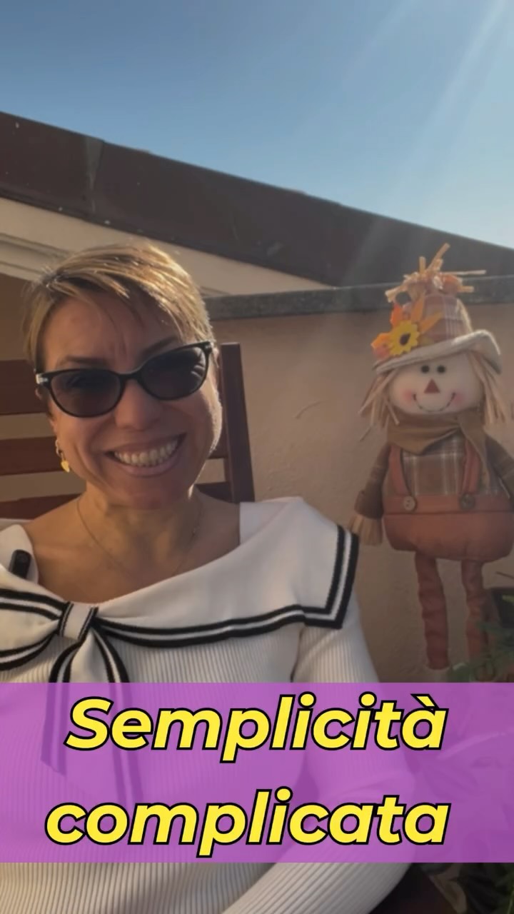 A volte basta così poco per ritrovare equilibrio: un respiro, un raggio di sole e la decisione di fermarsi 🌿☀️
Lo yoga non vive solo sul tappetino: vive nei momenti in cui scegli di tornare a te stessa, anche solo per un minuto.
🌸 Concediti quel minuto in più. Ti prometto che il mondo saprà aspettare!
#yogaitalia #yogaconsapevole #benesserementale #mindfulnessitalia #vivereinpresenza #respiroconsapevole #pausaconsapevole #yogalifestyle