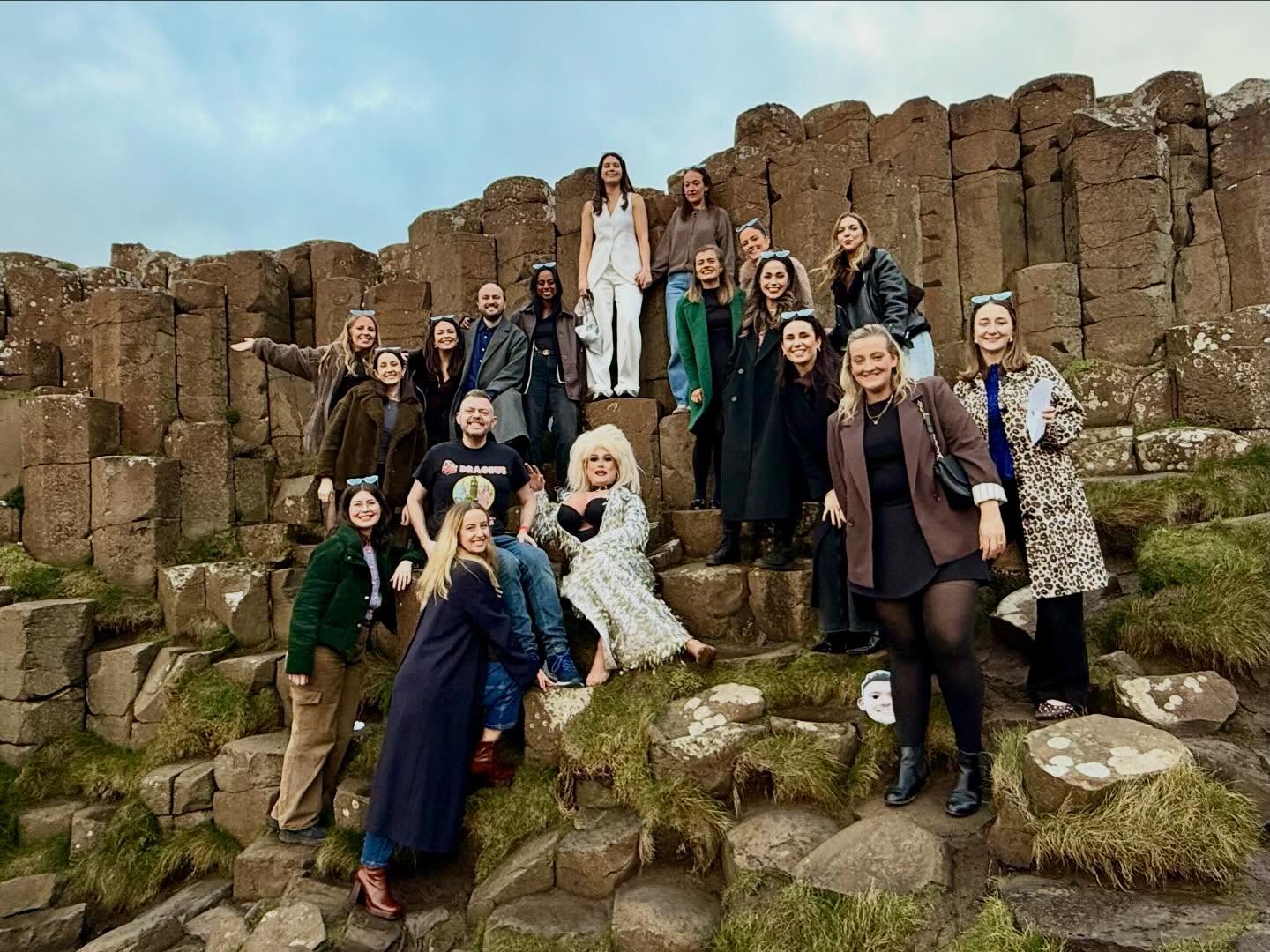 Without compare, best Drag Bus photo to date! Four years ago I got drunk and had an idea about putting drag queens on sightseeing buses in Brighton. DRAG BUS took off. London followed, then 14 cities across the UK (and soon 2 European countries). Being Northern Irish I’ve loved seeing my home take off. I came back for Jenny’s private hen party booking and this photo at Giants Causeway shows why. Kevin, DRAG BUS founder.
#henpartyideas #henparty #party #dragbusuk #dragqueens dragqueenshow dragqueen giantscauseway norniron northernireland belfast