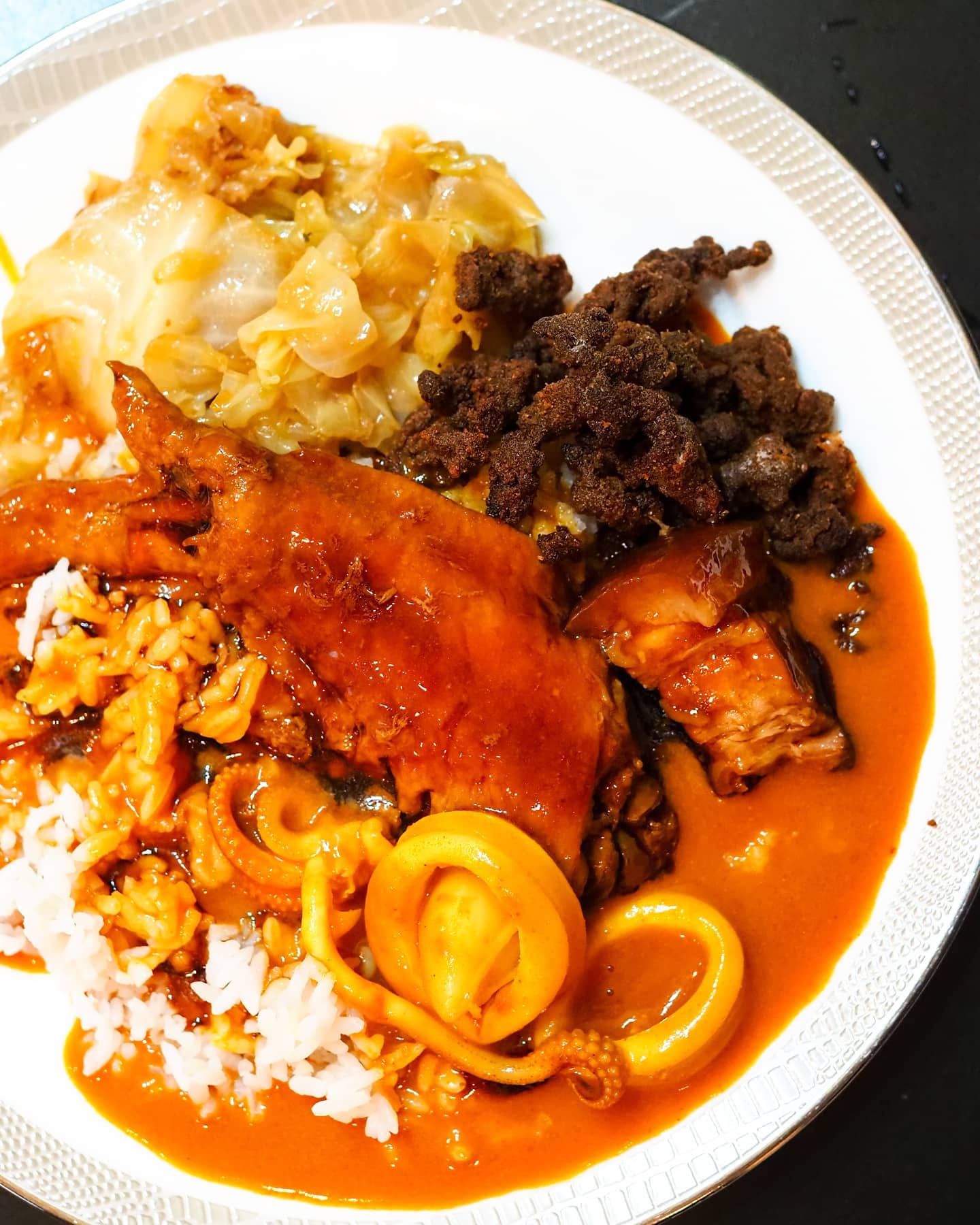 A satisfying plate of yummy mess ~ Hainanese Curry Rice with Five Spices Crispy Pork, Curry Sotong, Braised Chicken, Braised Pork Belly and Chap Chye.
I braised both pork belly and chicken together since they uses the same ingredients for the sauce. Easy! Added sotong to my curry too. Very comforting and satifying meal.
Updated recipe on www.eckitchensg.com
#recipe #recipes #asianrecipe #curry #hainanesecurryrice #whattocook #recipeideas #dinnerideas
#foodguide #singaporefood #singaporeinsiders #sgfoodies #sgeatsout #foodsg #sgrestaurant #foodphotography #sgfoodporn #instafoodsg #sgfoodie #sgmakandiary #sgfood #instafood #foodpics #foodporn #instadelicious #instasg #sgeat #igfood #sgfoodstagram