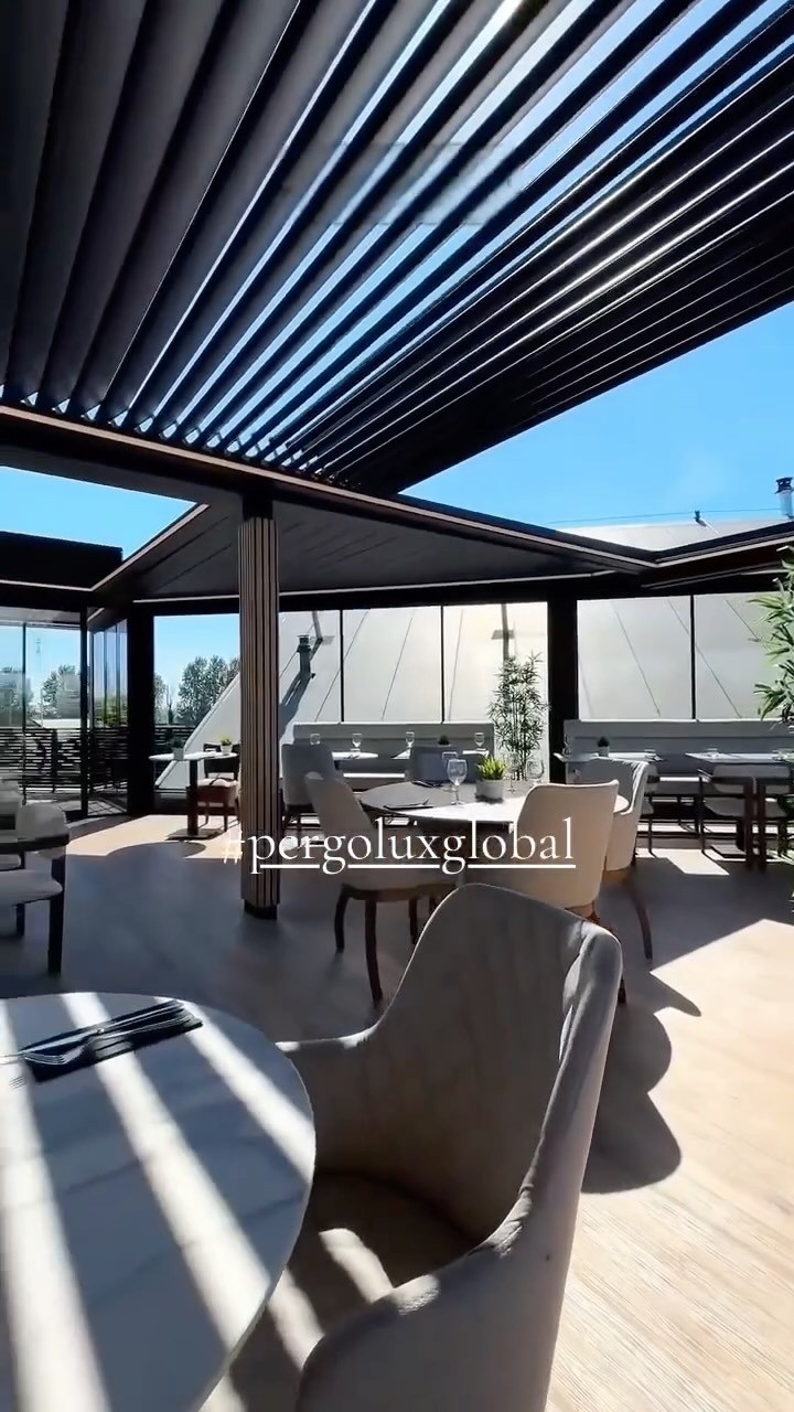 ☀️ Soleil → terrasse pleine.
☔ Pluie → terrasse vide.
Sauf quand elle est couverte 😉
Pergola HORECA – Pergoluxglobal. #horeca
#restaurateur
#terrasserestaurant
#terrassehoreca
#restaurantbelgique
#horecabelgique #pergoluxglobal