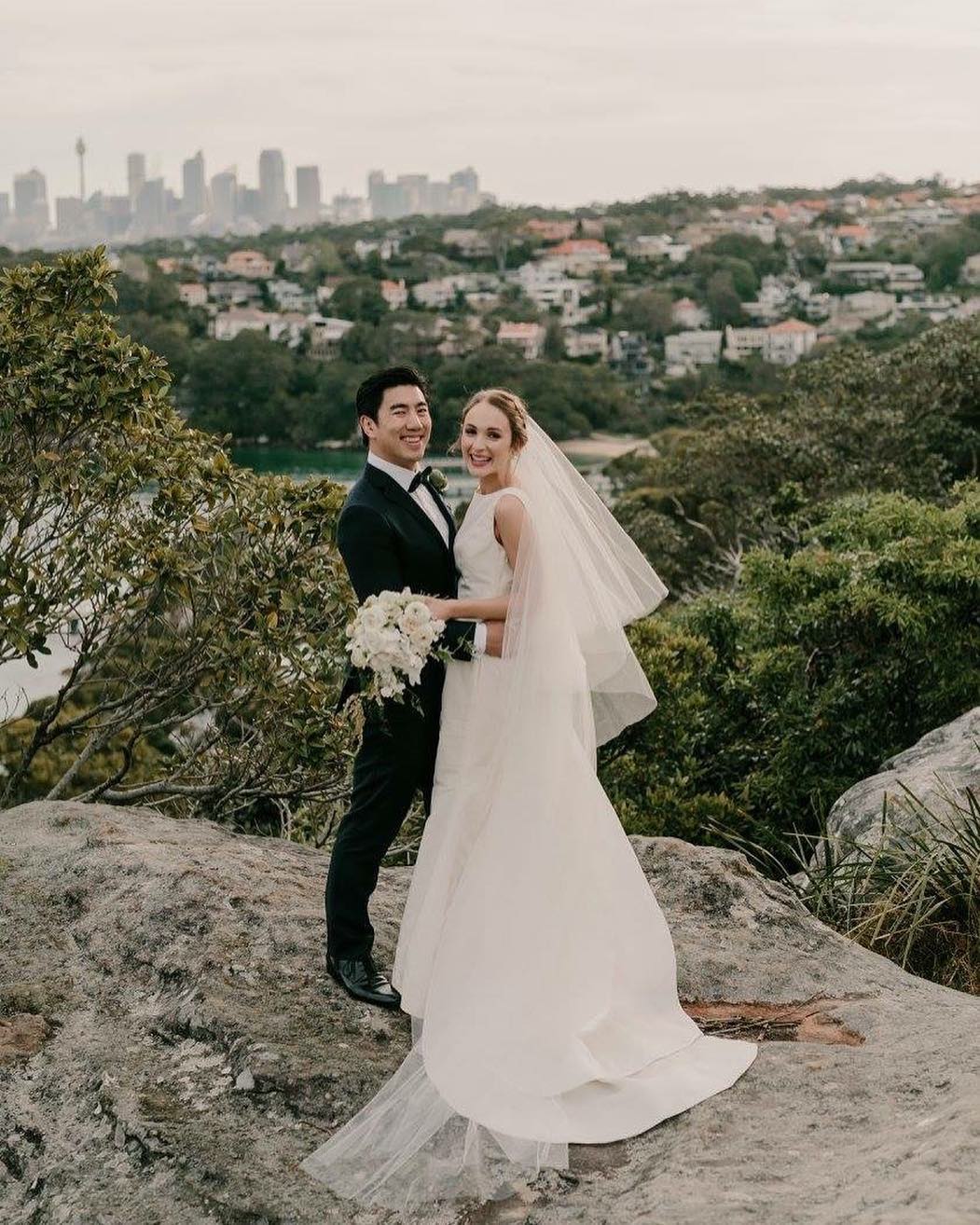 Happy Anniversary to real bride Anna & her man Chris!
Captured by @zoemorleyphotography.
Makeup: @ashquinnmakeup
Hair: @courtleehairstyling
Dress & veil: @oscardelarenta via @helenrodriguesbridal
Flowers: @mivioleta
Venue: SHORE Chapel & @sergeantsmess