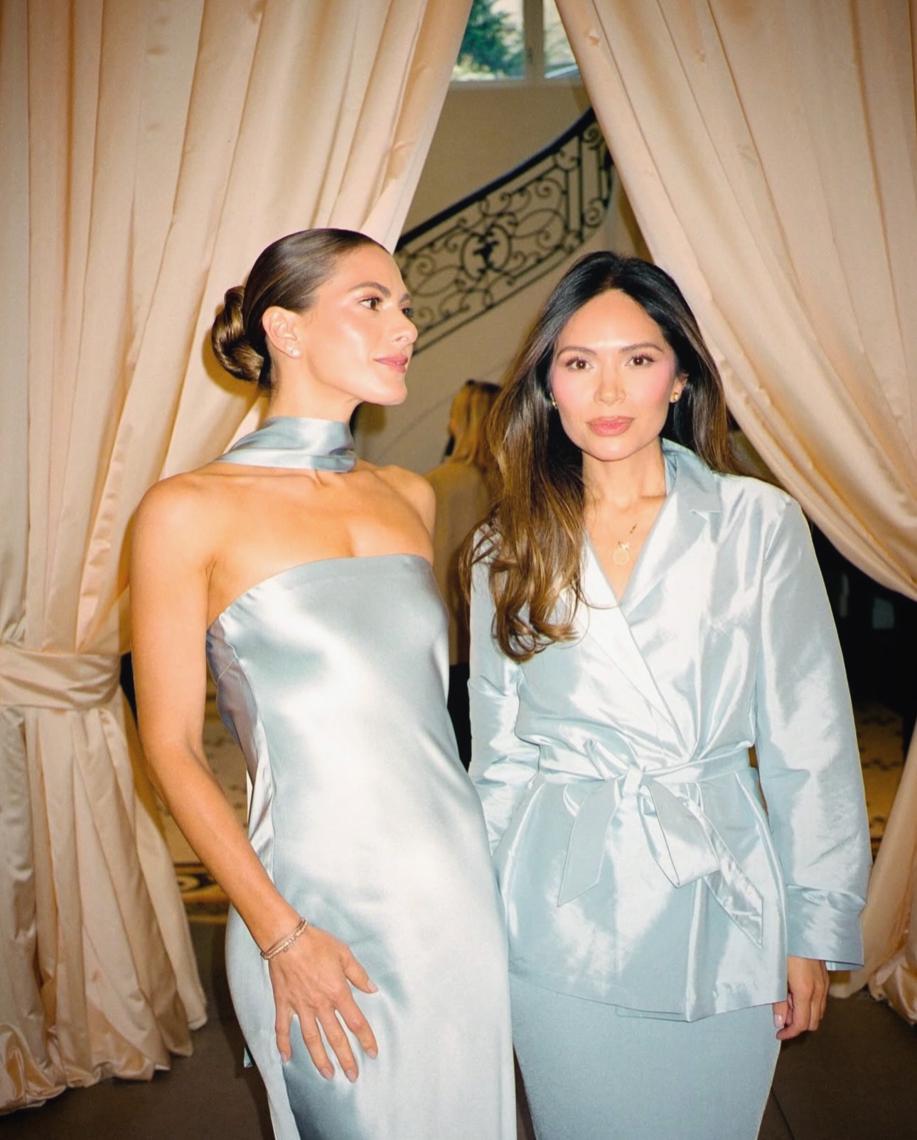 A moment worth sharing! @summerfridays launch party in Europe 🩵
Beauty by Oksana for @marianna_hewitt & Tania for @laurenireland @allison_artists