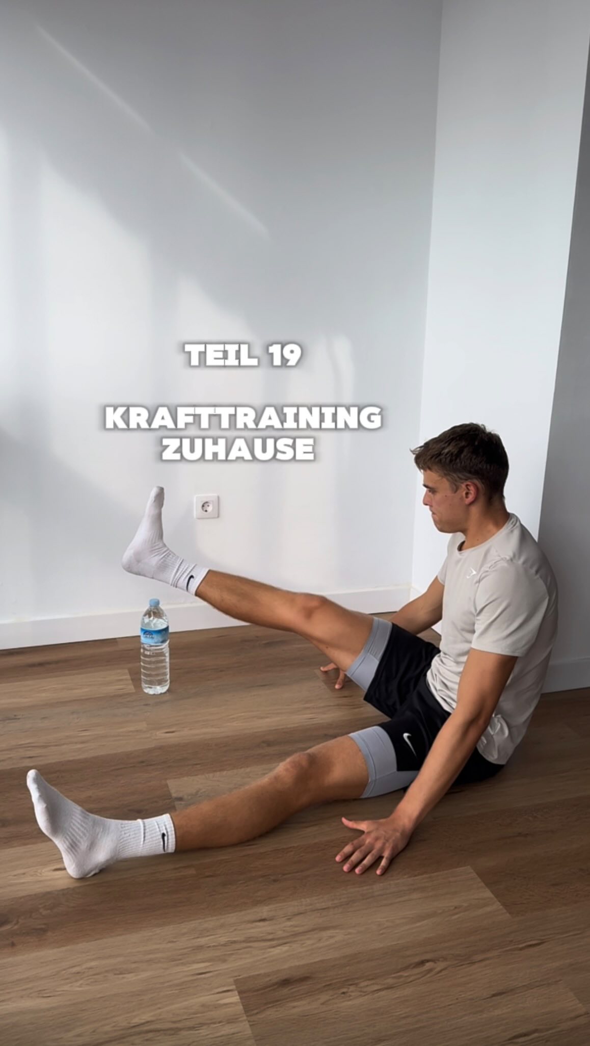 Vermeide diese vier Fehler beim Krafttraining Zuhause 🤞🏻
Krafttraining Zuhause kam sinnvoll sein, WENN es richtig genaht wird. Die gleichen Aspekte auf die man auch im Gym achtet bleibe bestehen. Also hohe Intensität, weniger Wiederholungen und längere Pausen. ✅