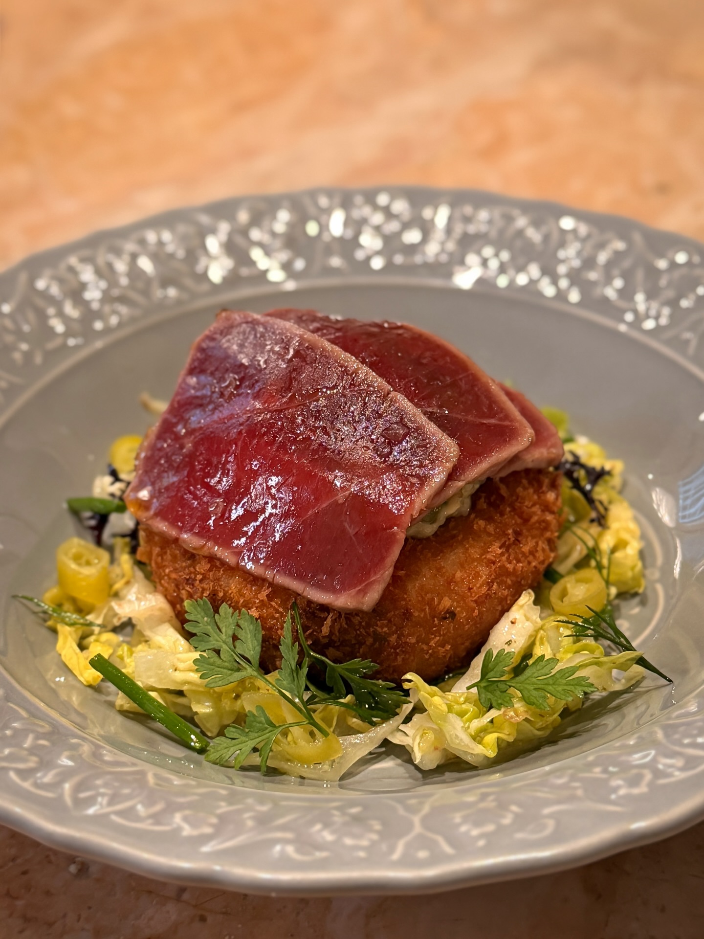 Smoked Threadfin Fish Cake 🐟
Seared tuna crowns smoked finesse, nestled on preserved turnip tartar. ✨One of our favourite set lunch appetisers.😋
You may also view our latest menu offerings on our official website.
☎️ +852 2711 8088
🌐 www.medora.hk
📍G/F, 111 Wellington St, Central
#medorahk #chefvickycheng #鄭永麒