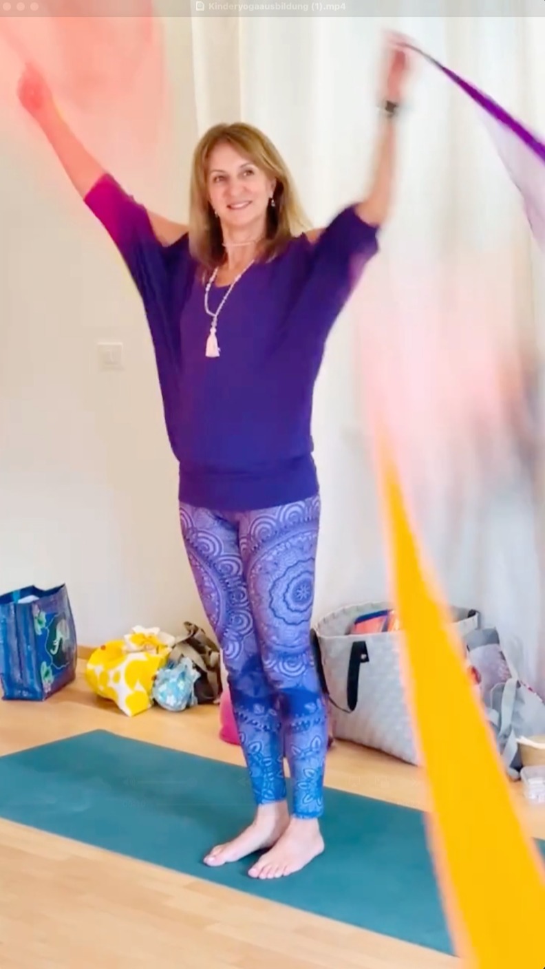 Komm mit in die verzauberte Welt des Kinderyoga!
70 Std AUSBILDUNG zur/m YOGALEHRER/IN für
KINDER & JUGENDLICHE YOGA
mit Leila Kadri Oostendorp (München)
www.kinderyogawelt.de
In Bozen, YOGASTUDIO108
1. WE 6.-8.3.26
2. WE 10.-12.4.26
Es sind noch ein paar Plätze frei!