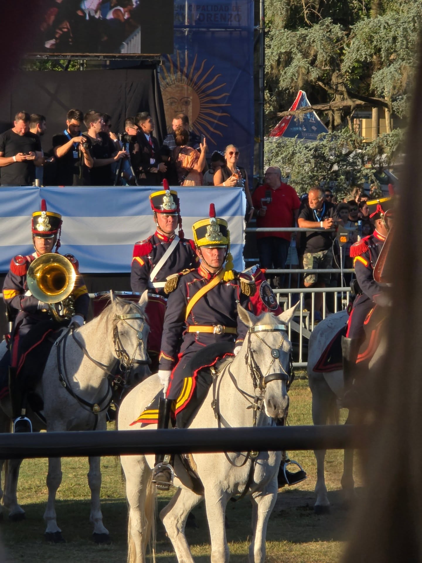 En suelo santafesino, José de San Martín dio su única batalla en el país y el Regimiento de Granaderos a Caballo tuvo su bautismo de fuego.
Una gesta que sigue inspirándonos a defender la Patria con coraje, trabajo y valores.
¡Viva la Patria 🇦🇷, a 213 años del Combate de San Lorenzo!