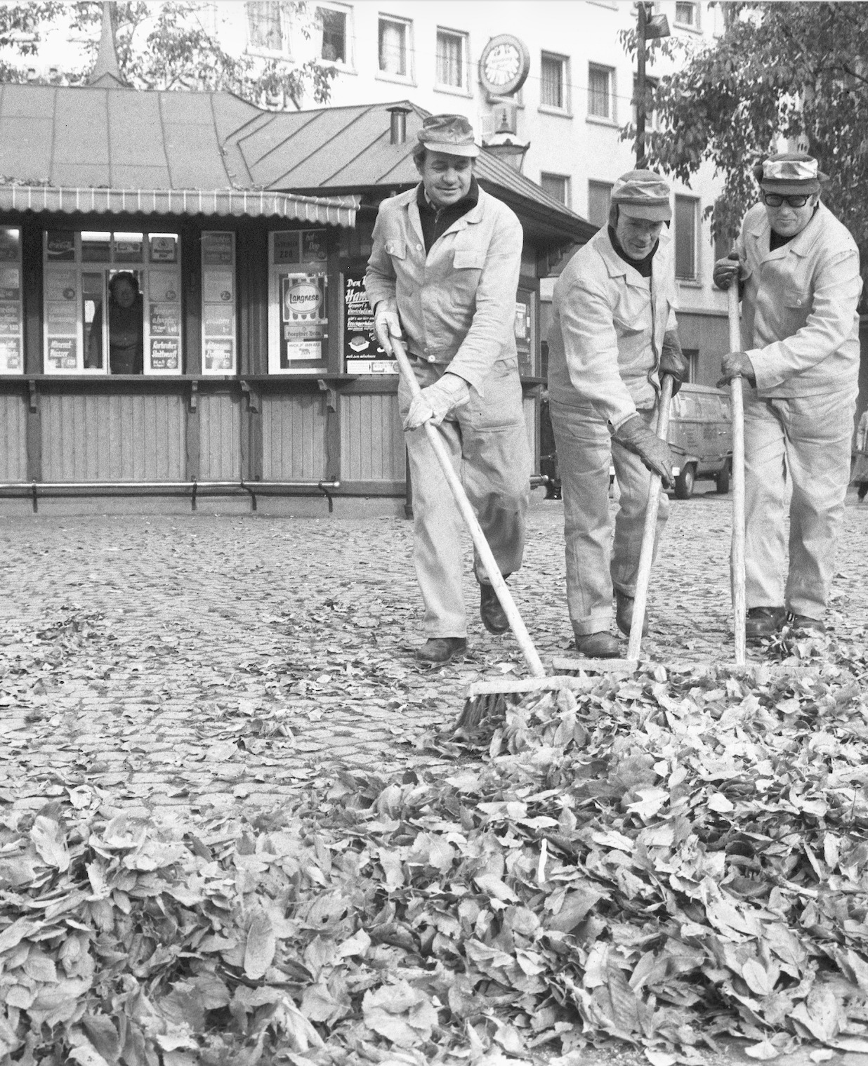 Ein Modetrend kommt, ein Modetrend geht – aber echter Stil bleibt.
Bekannte Stimmen aus der Fashion-Welt gratulieren dem Ludwigs zum 50-jährigen Jubiläum – mit Stil, Charme und einem Augenzwinkern.
Seit 1975 ein Ort, der nicht nur kulinarisch überzeugt, sondern auch mit Haltung und Charakter.
#50jahreludwigs #stilbleibt #fashionmeetsgastronomy #jubiläumsliebe #karlsruherleben #ludwigskarlsruhe #echterstil #zeitloseklassiker