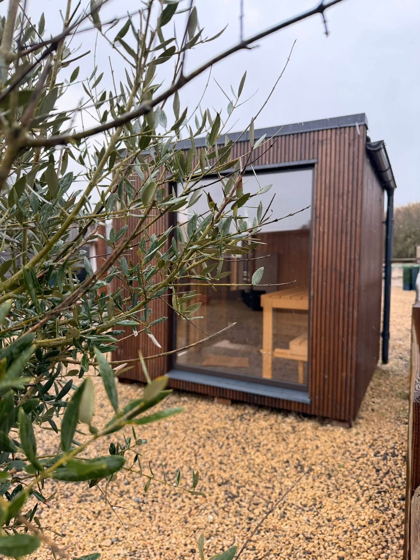 It’s a rainy day in the Cotswolds but the displays are still looking fabulous, the office is cosy, the log burner is lit & the kettle is on 🫶 Contact us to book your visit to come and view our range 🔥