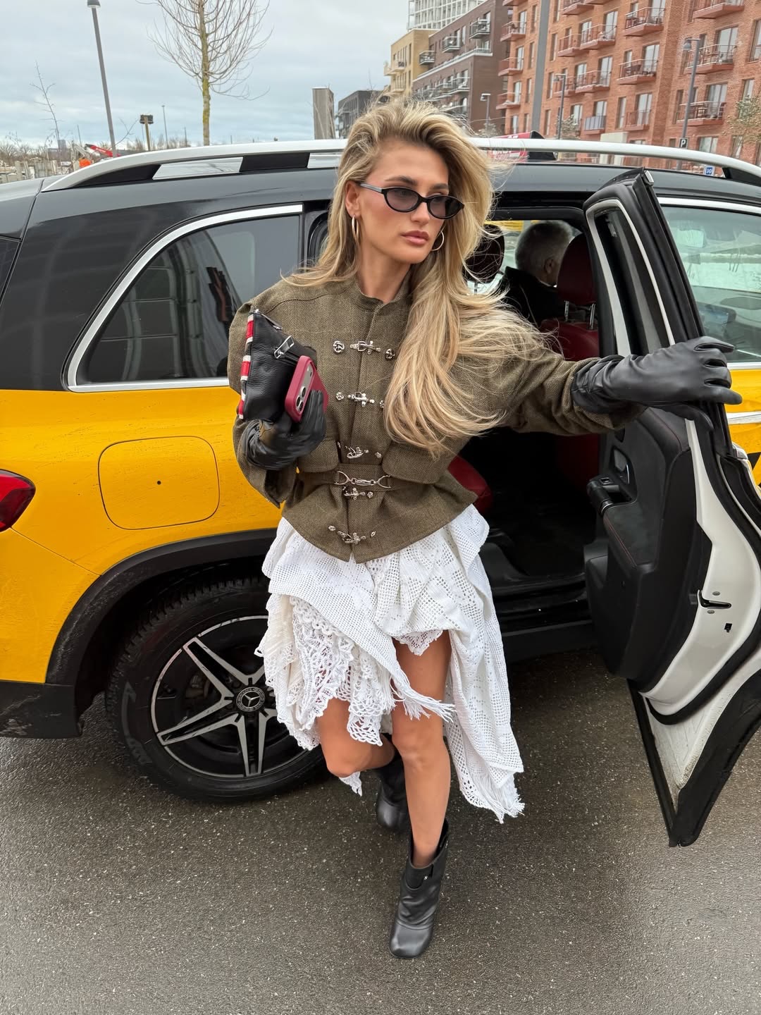 Tessa rocking our ‘Nina’ jacket and ‘Layers’ skirt at @cphfw ❤️🔥⭐️🫒⛩️⛰️
• Jackets will be available soooon 👀