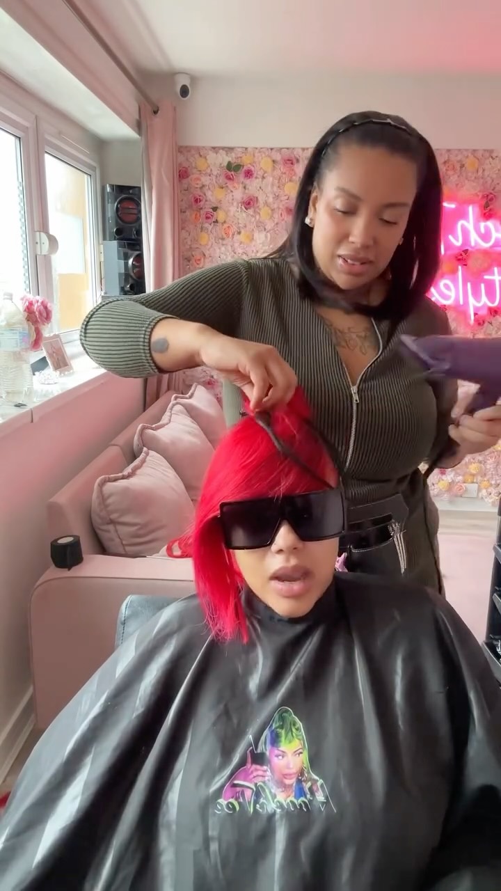 She said she wanted something bad for a dance tonight so I gave her just THAT๐๐ค๐ฝ
Valentines Edition- Sculpted Ponytail (90s Style)
Febuary slots out NOW โฌ๏ธ
www.hoochTeestyles.co.uk
#90shair #quickweave #dancehallqueen #valetinesday