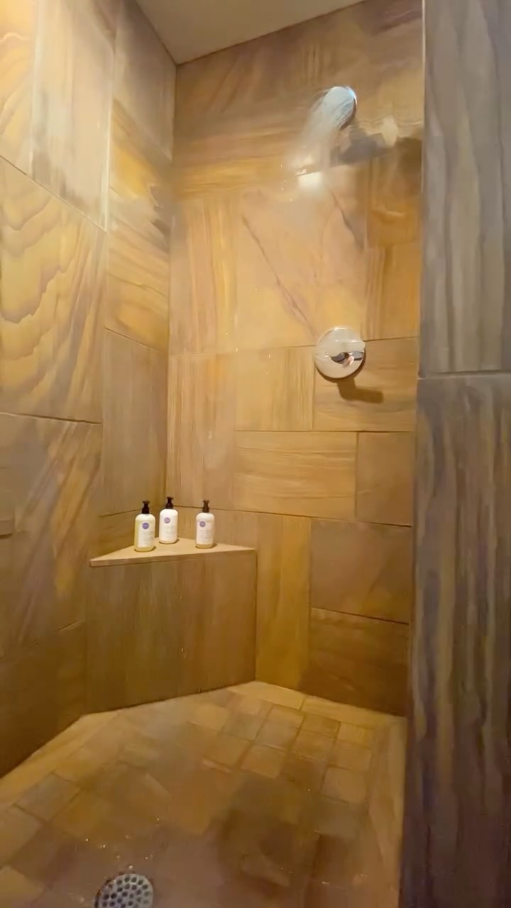 🤠Find your perfect fit at Wall Street Suites in Downtown Bend. Whether you’re planning a romantic getaway, a family trip, or an extended stay, our spacious suites and variety of room options make it easy to stay comfortably your way. Enjoy room to relax, full amenities, and a location just minutes from the river, parks, dining, and all the adventure Bend has to offer. Your ideal Bend stay starts here.