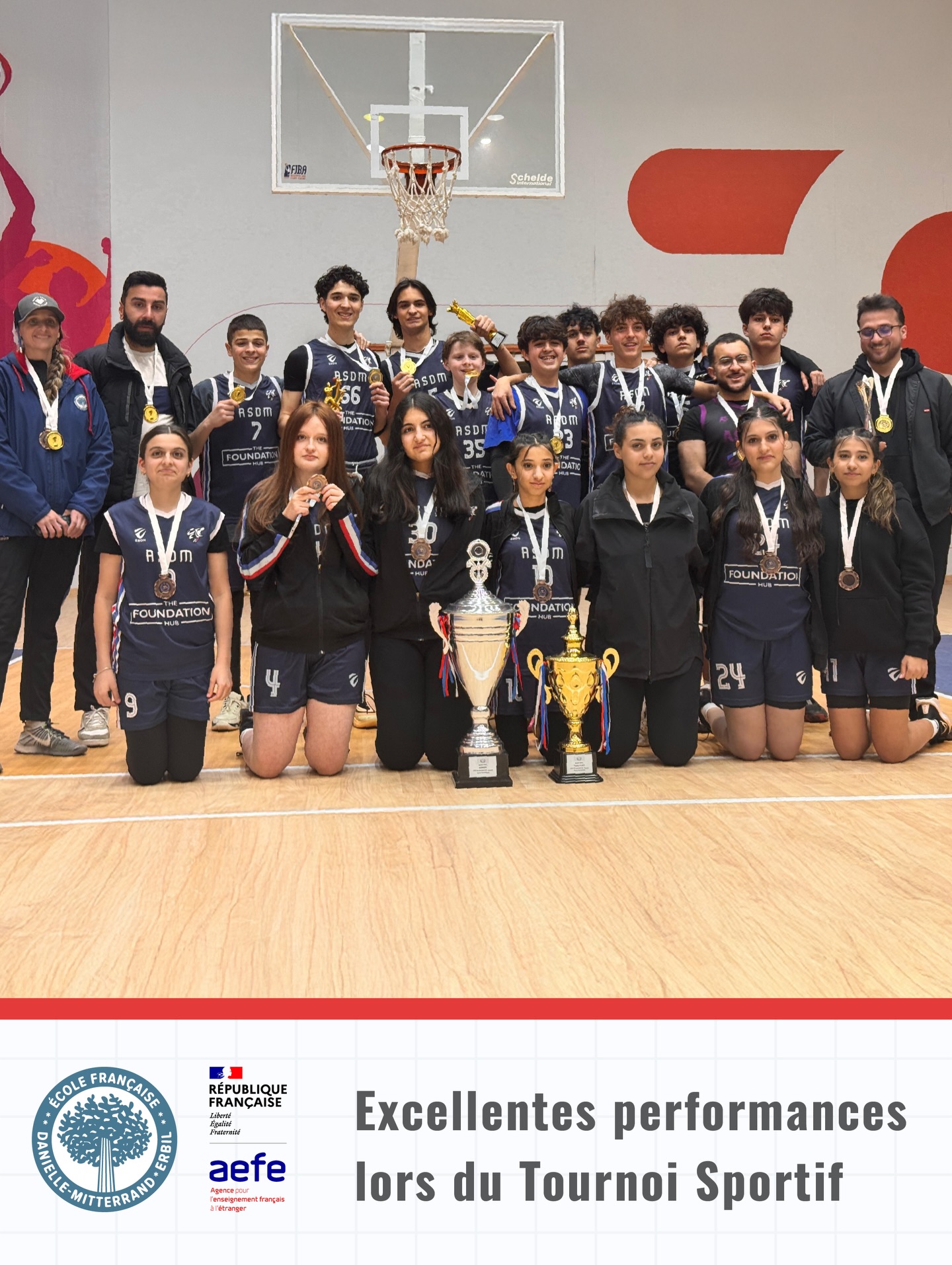 Notre équipe a remporté la 2e place en badminton, la 3e place en basketball féminin et la 1re place en basketball masculin.
-
Our team won 2nd place in badminton, 3rd place for girls basketball and 1st place for boys basketball.