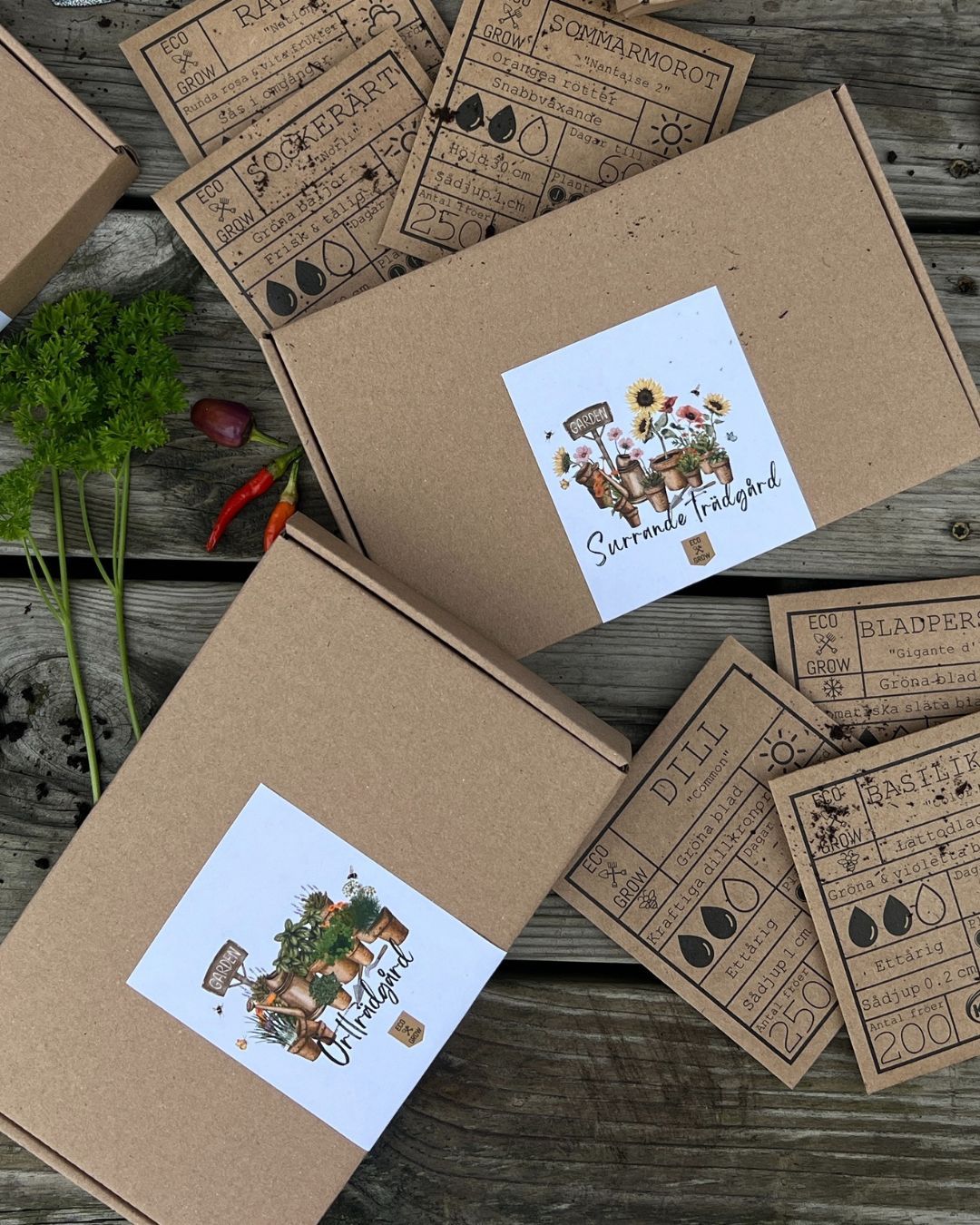 Inte kommit på något till Alla 💚-dag än?
Då är vårt fröogram en perfekt present!
Ett fröogram är sex påsar med ekologiska fröer, direkt i brevlådan till den du vill överraska. Som ett blommogram, fast med fröer 🌱
Beställ senast måndag den 8:e februari så hinner det fram i tid.