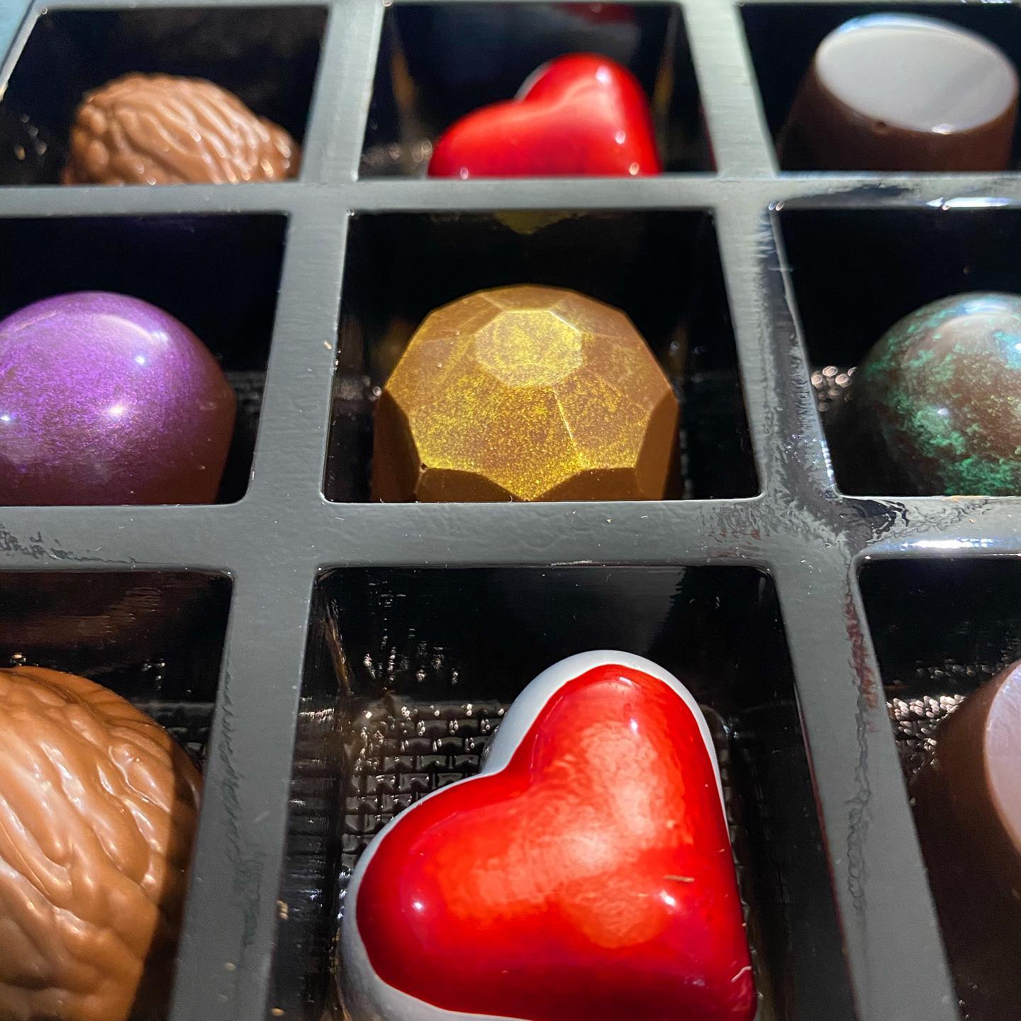 Loving that bright red pop of colour on our special edition V-Day choccie ❤️ Happy Valentine’s Day lovers! ❤️ #bemyvalentine #love #hearts #happy #chocolate