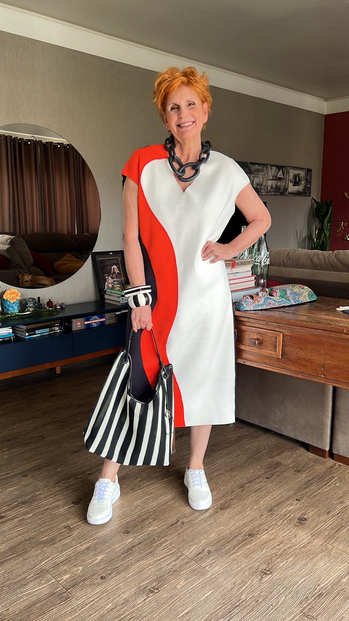 com bons acessórios você vai da feira ao baile! ✨
curtiu mais o look dia ou o look “esticadinha”? me conta!
💋💋
bjo bjo