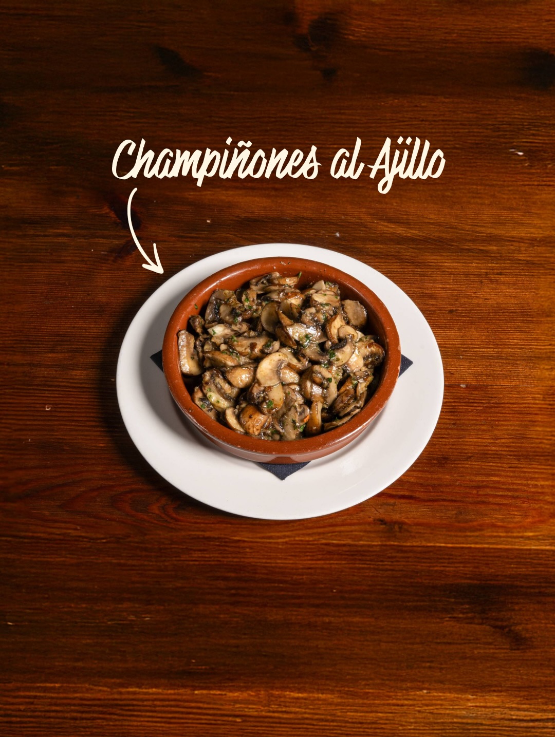 Garlic mushrooms done right.
That smell when they hit the pan.
That pause before the first bite.
And the inevitable question: “Shall we get bread?” 🍄🧄🥖
Some dishes don’t need hype.
They just need another round.
#lasiestagroup #tapasvibes #spanishfoodlovers #garlicmushrooms #eatandshare