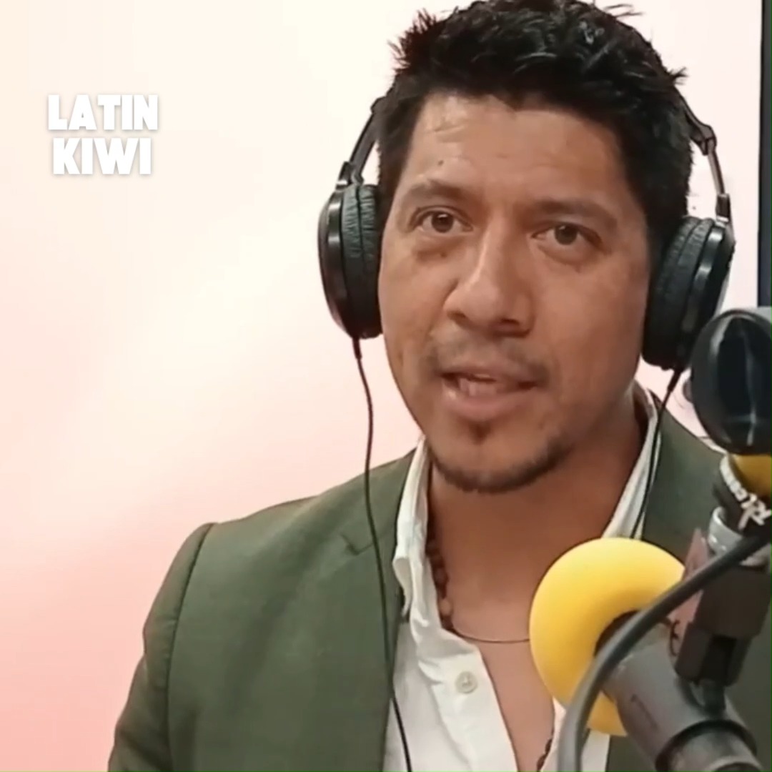 Vivir en el extranjero es increíble, sí ✨
pero también es una gran responsabilidad, sobre todo si estás solo/a, sin familiares o personas cercanas en tu nuevo país.
👉 No olvides enviarle a tus padres o familia de confianza instrucciones claras en caso de emergencia. Comparte con ellos, desde hoy, esta información básica:
📌 Copia de tu pasaporte
📌 Tipo de visa
📌 Seguro de vida o seguro de viaje (número y compañía)
📌 Cuenta bancaria
📌 Dirección donde vives actualmente
📌 Correo electrónico
📌 Uno o más contactos de confianza en el país donde estás
⚠️ Esto no es exageración.
Son FACTS, casos reales de latinos en Nueva Zelanda que han pasado por emergencias donde hubo retrasos, confusión, falta de apoyo y estrés innecesario, simplemente por no tener esta información organizada y compartida.
💚 Latinkiwi lleva más de 3 años impulsando esta campaña, buscando traerles soluciones reales y de confianza. La comunidad latina en NZ es pequeña, se hace lo que se puede, pero la prevención empieza en casa.
📢 Comparte este mensaje con ese familiar o amigo que vive en el extranjero (no solo en NZ).
Y si tú vives fuera:
👉 TEN UN PLAN B
👉 Comunícate con tu familia
👉 Comparte tus datos sensibles solo con gente de TOTAL confianza, que pueda apoyarte en una emergencia.
Porque migrar también es cuidarte.
Y cuidarte es pensar en todo, incluso en lo que no queremos que pase 🤍
Si necesitas ASESORIA GRATIS de SEGUROS DE VIDA O MEDICO EN ESPANOL contacta a :
Hector Onofre
☎️021 189 7585
hector@vitacover.co.nz
Vita Cover Limited NZ
Acorde descuento para LATINKIWIS si mencionas que vienes de aqui!
#NuevaZelandaenespanol #nzinspanish #Latinkiwi #Latinosennuevazelanda