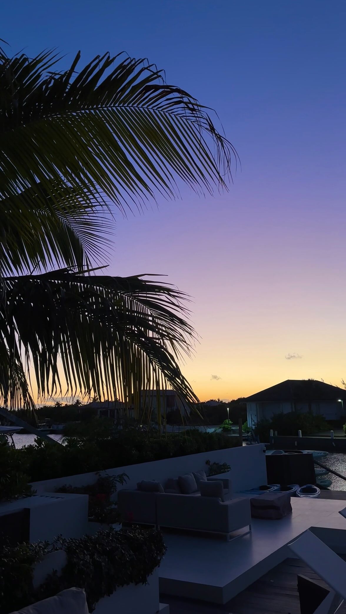 A nature energy reset for your soul ☀️🌺🌴🌊🐚
#naturelover #natureheals #islandlife #travelgirls #turksandcaicos