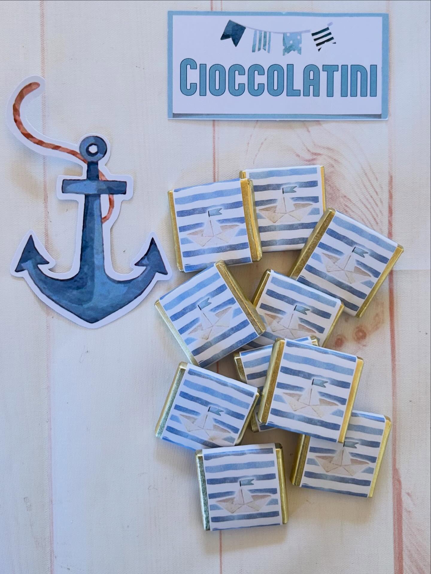 Un allestimento che profuma di mare, di vento leggero e di avventura .
Barchette di carta, piccoli approdi e dettagli che raccontano una storia dolce, pensata su misura per Leonardo.
Perché ogni evento merita di essere un viaggio fatto di emozioni, armonia e bellezza. 🌊⚓️
#GraficaEmozionale #lauratojagrafichepereventi #AllestimentiCreativi #ProgettiSuMisura #PaperDesign DettagliCheParlano