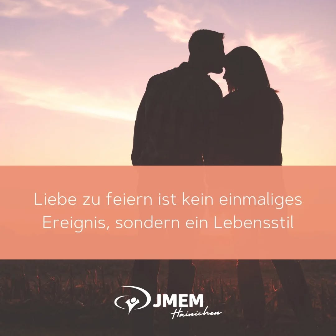 Heute feiern wir Valentinstag, aber vom 7.–14. Februar haben wir auch die Woche der Ehepaare gefeiert.
Ehe und Liebe zu feiern, ist etwas, das nicht nur an einem Tag im Jahr geschehen sollte. Wenn der Alltag einkehrt und das Leben hektisch wird, kann es herausfordernd sein, bewusst in die eigene Ehe und Beziehung zu investieren.
Als JMEM Hainichen möchten wir euch ermutigen: Feiert euren Ehepartner nicht nur heute am Valentinstag – sondern investiert so oft wie möglich bewusst in eure Ehe.
In die Ehe zu investieren bedeutet, in die Familie zu investieren. Und gesunde Familien führen zu einer gesunden Gesellschaft. Die Familie ist das Fundament jedes einzelnen Menschen.
Heute: Feiert eure Ehe und investiert in sie.
Morgen: Feiert eure Ehe und investiert in sie.
Nächste Woche: Feiert eure Ehe und investiert in sie.
Nächsten Monat: Feiert eure Ehe und investiert in sie.
Wenn ihr praktische Tipps und hilfreiche Materialien sucht, könnt ihr die Website der Marriage Week Germany (https://marriage-week.de) besuchen. Dort findet ihr viele Ressourcen, die dabei helfen, dauerhafte, bewusste und gesunde Beziehungen zu fördern und Herausforderungen gemeinsam zu bewältigen.
Feiert eure Ehe. Feiert eure Familie.
