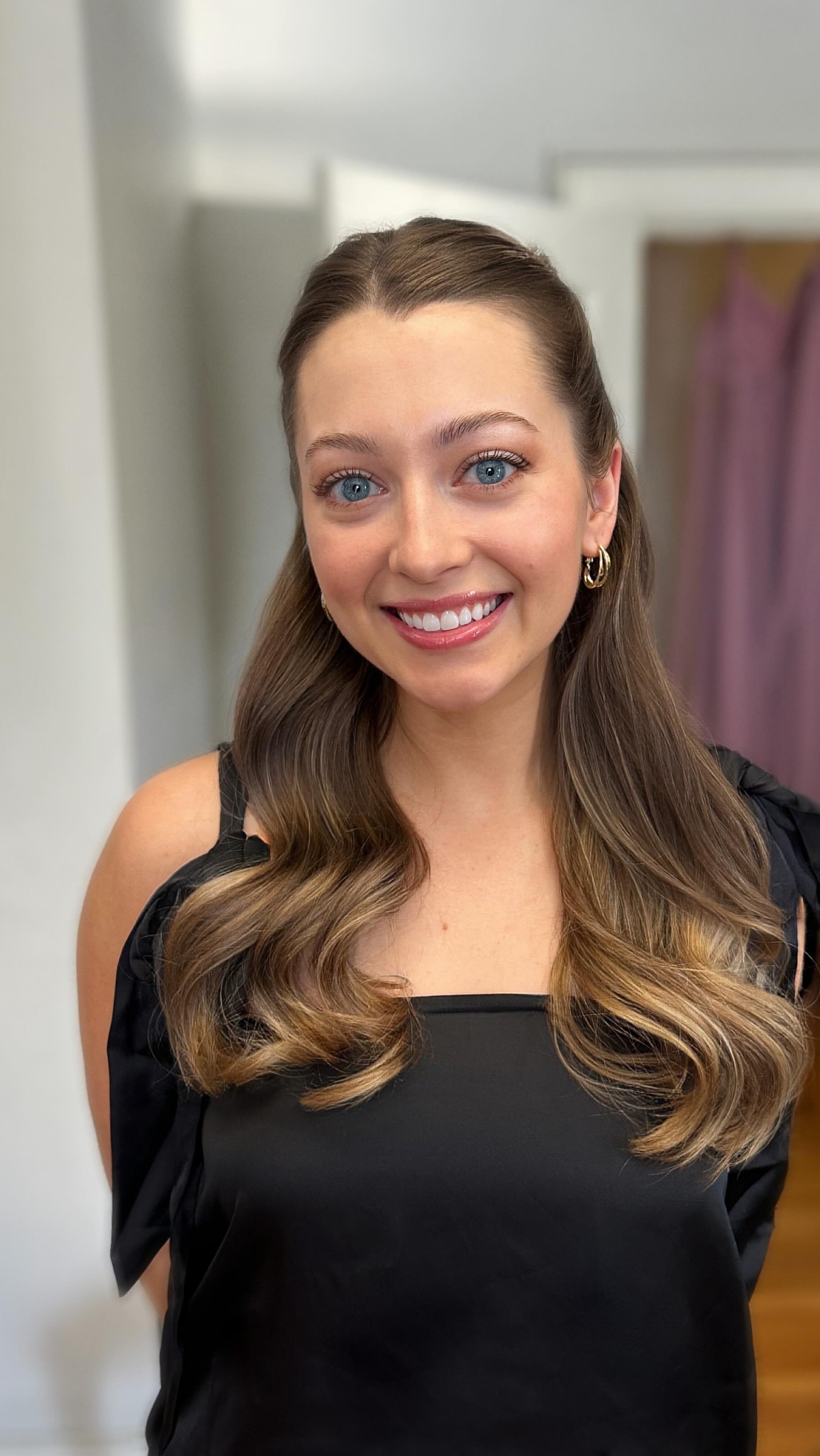 A messy background and wrinkled satin pajamas hate to see me comin'. #weddinghairstylist #makeupartist #mua #funny