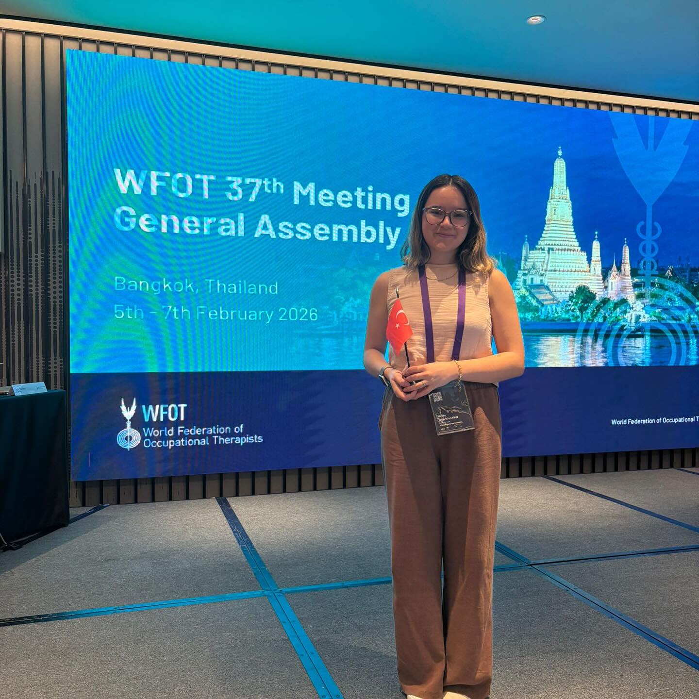 Ergoterapi Derneği olarak WFOT (World Federation of Occupational Therapists) 37. Genel Kurulu’nda yer almaktan büyük onur duyuyoruz.
Derneğimiz, uluslararası ergoterapi topluluğunun aktif bir üyesi olarak; mesleğimizin bilimsel gelişimine katkı sunmaya, küresel iş birliklerini güçlendirmeye ve ülkemizde ergoterapinin niteliğini artırmaya kararlılıkla devam etmektedir.
WFOT Genel Kurulu, mesleğimizin geleceğine yön veren kararların alındığı, bilgi ve deneyim paylaşımının en üst düzeyde gerçekleştiği önemli bir platformdur. Bu süreçte ülkemizi temsil etmek ve Türkiye’de ergoterapinin gelişimi adına söz sahibi olmak bizim için büyük bir sorumluluk ve gurur kaynağıdır.
Ulusal ve uluslararası alanda ergoterapinin gücünü birlikte büyütmeye devam edeceğiz.