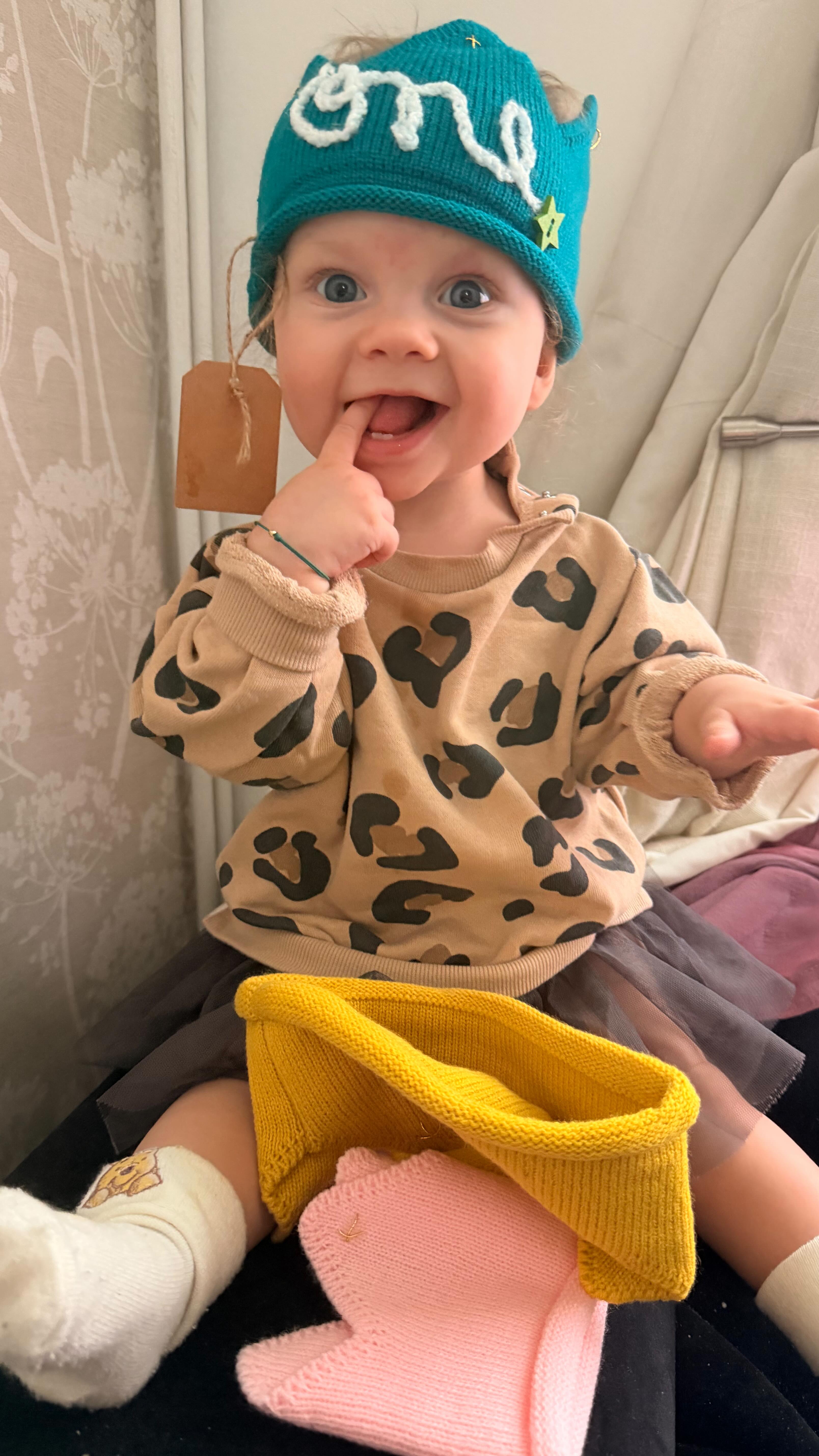 From tangled yarn to the first little “one” ✨
Creating with my little one — not just my helper, but also my model — makes everything extra special 💛
#babystyle #madebymom #handmadewithlove #birthdaycrown #oneyear