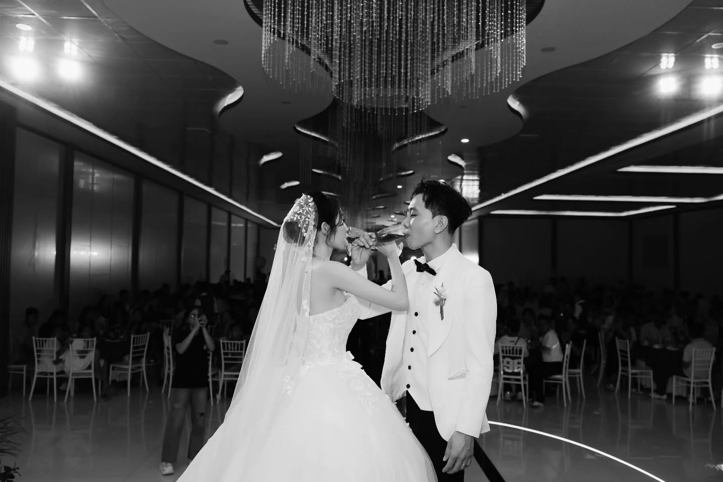 Not just a wedding, but a thoughtfully designed experience.
Every detail speaks, every frame tells a story, and every moment is styled to feel timeless.
Because when design meets emotion, memories become art ✨💍
@auralexstudio
#DesignedWithLove #WeddingAsArt #LuxuryWeddingVibes #DesignerWeddingStory #WeddingAesthetics