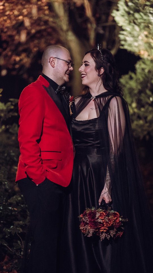 The one where Izzy and Tom celebrate ⚡️🎃
--
.
.
.
.
Venue // @plumparkmanor