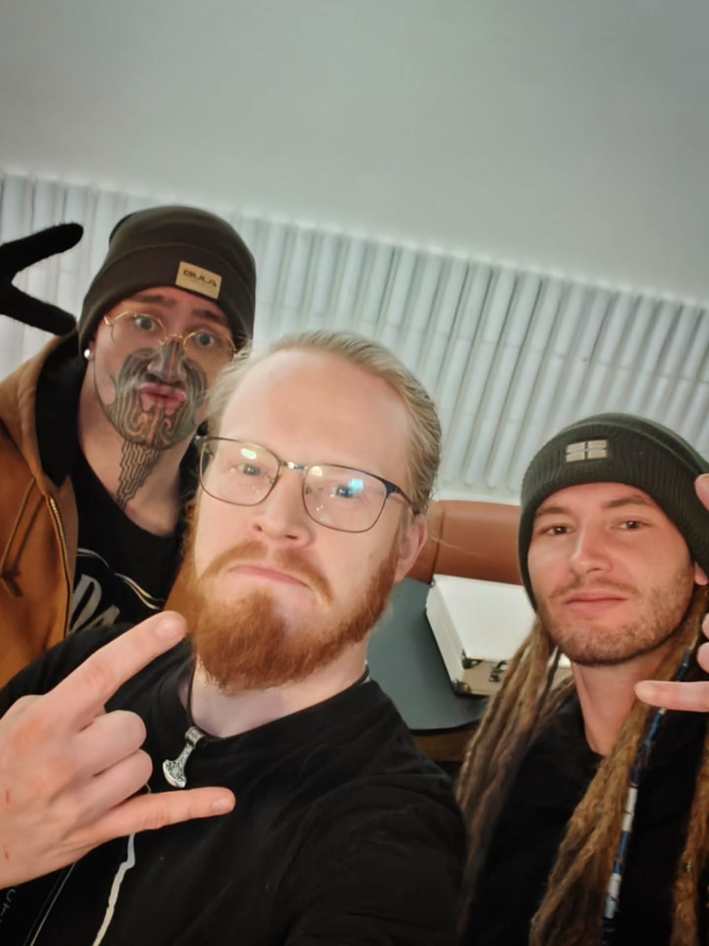 The @alienweaponry boys were in town, so I got a few of my guitars in their hands to play around with.
Thanks for the hangs guys, it was a blast to show these off to you🤘🏻
@alienweaponry_turanga @lewis_de_jong
#alienweaponry #ipguitars #luthier #customguitar #metalguitar