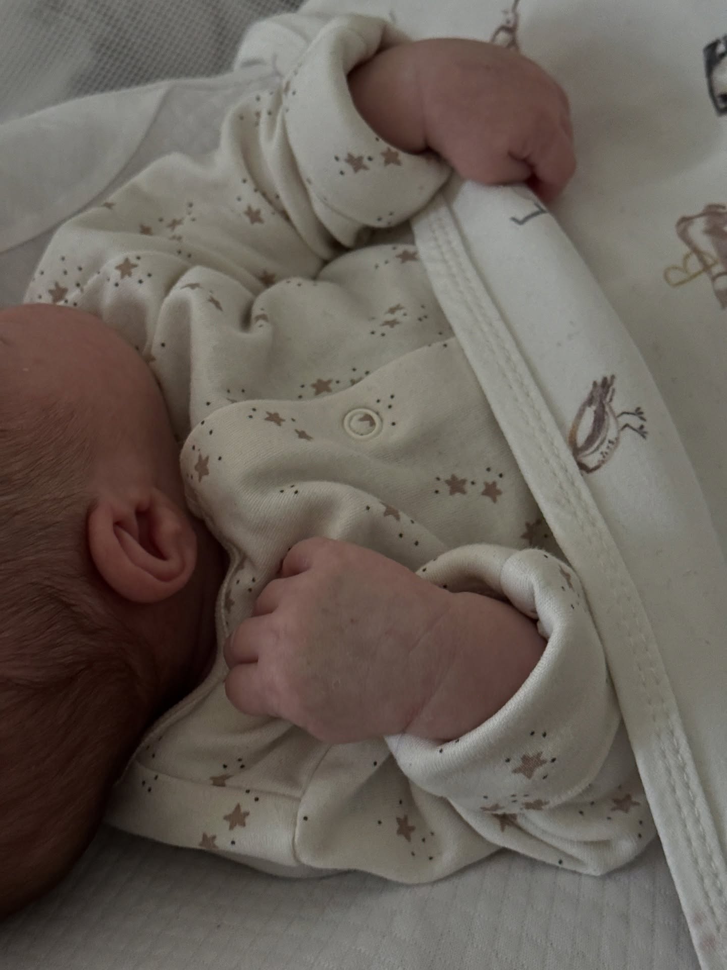 3 weeks of full hearts, soft touches & baby Majus ✨💙 gearing up to rediscover the world for the first time again 🤷♀️☕️