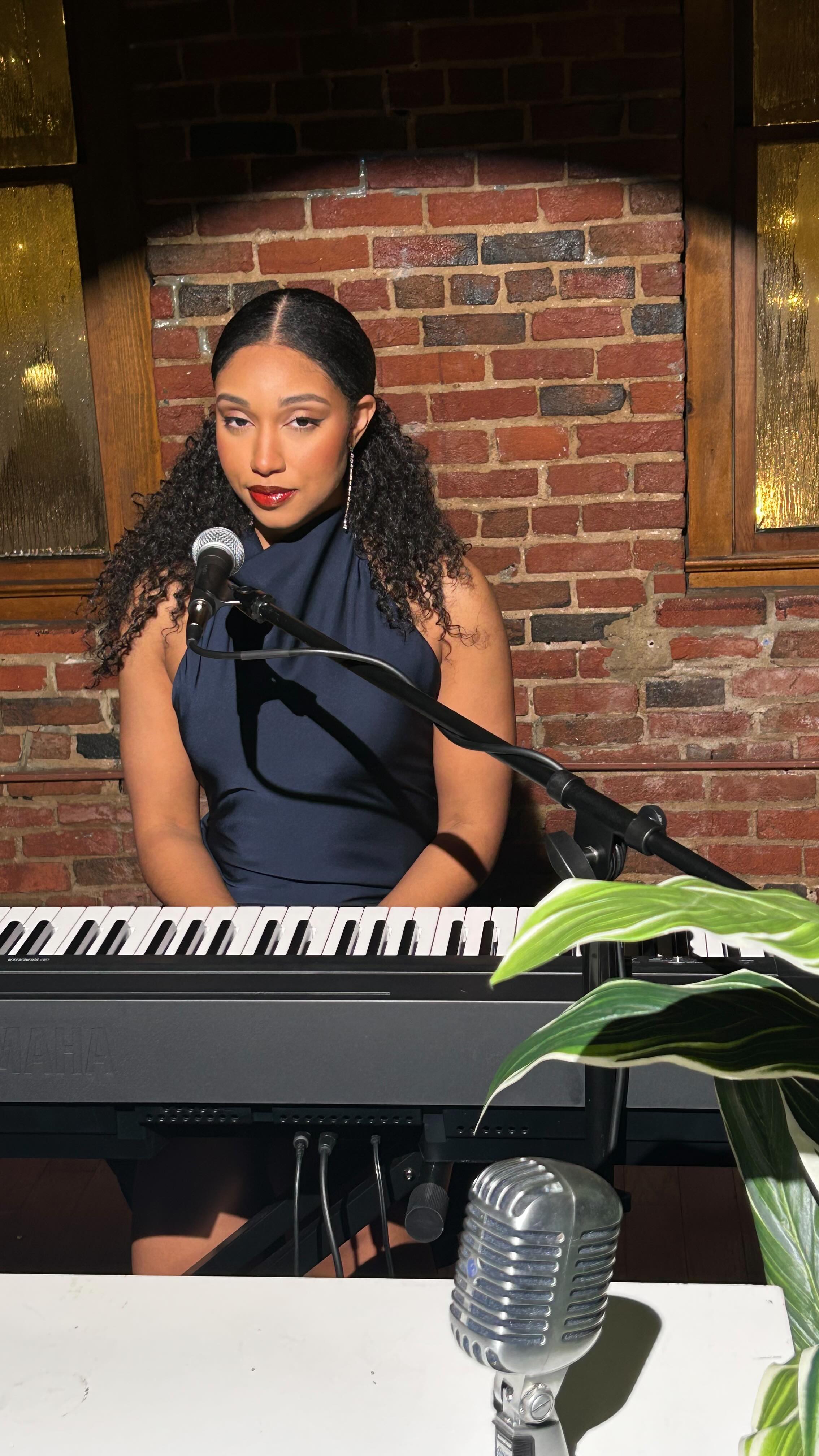 My NPR Tiny Desk Contest Submission for 2026 is an acoustic version of my unreleased single “Blue”. “Blue” explores my childhood memories and experience with mental health. Full video on my YouTube (Link in bio) 🎶💙
@nprmusic
Videographer: @emersoncoy_ @ledstudiosdmv
#targetaudience #blue #chinarahill #liverecording #nprtinydeskcontest