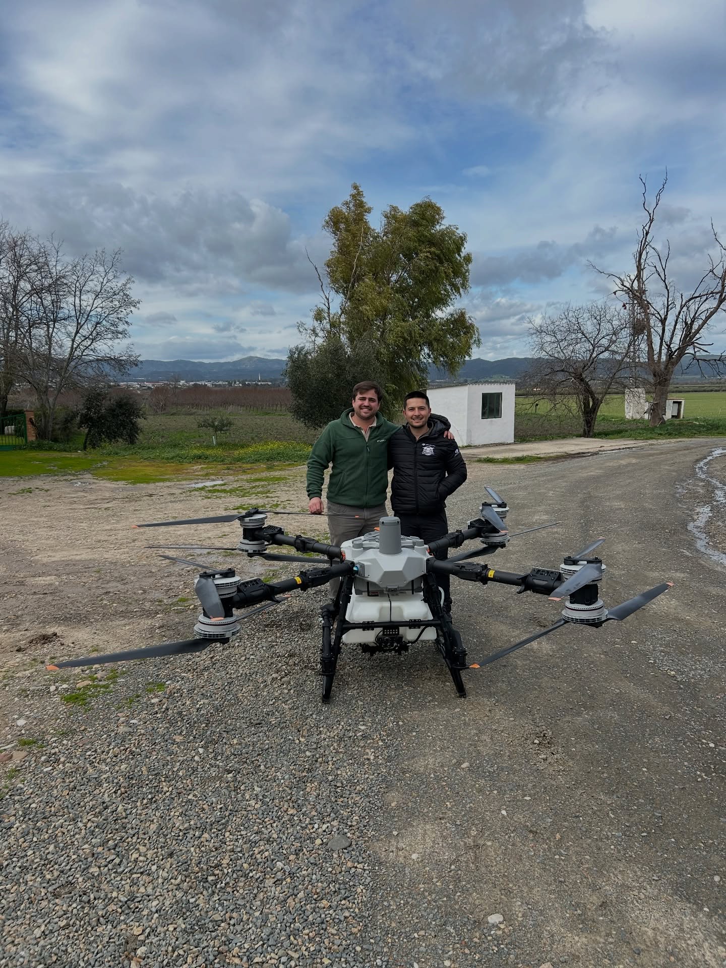 Dron Agricola Dji Agras T100 con destino Córdoba.
Antonio, gracias por elegir Agrodroneshn, esperemos que te sea muy útil y mejores la rentabilidad de tus cultivos y de tus clientes.
615495727
#Dji #djiagras #t100 #dron #dronagricola