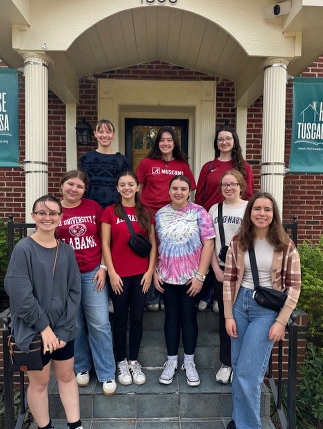 @uaphirho: The Beta Alpha Chapter absolutely love’s volunteering at The House Tuscaloosa! This hands-on event allows our members to help with upkeep and organization of the building while also strengthening sisterhood through teamwork and communication.
#PhiSigmaRho #ServicewithSigmand