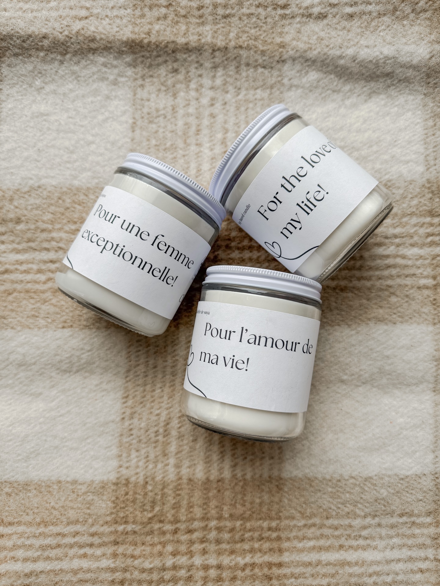 La Saint-Valentin arrive à grands pas…
C’est le moment idéal pour offrir une attention d’exception à ta douce moitié ✨
Deux fragrances inspirées de parfums haut de gamme, aux notes riches et envoûtantes.
Pour découvrir leur description complète, rendez-vous sur mon site. 🤍 #saintvalentin #faitauquébec #chandelles #cadeauparfait