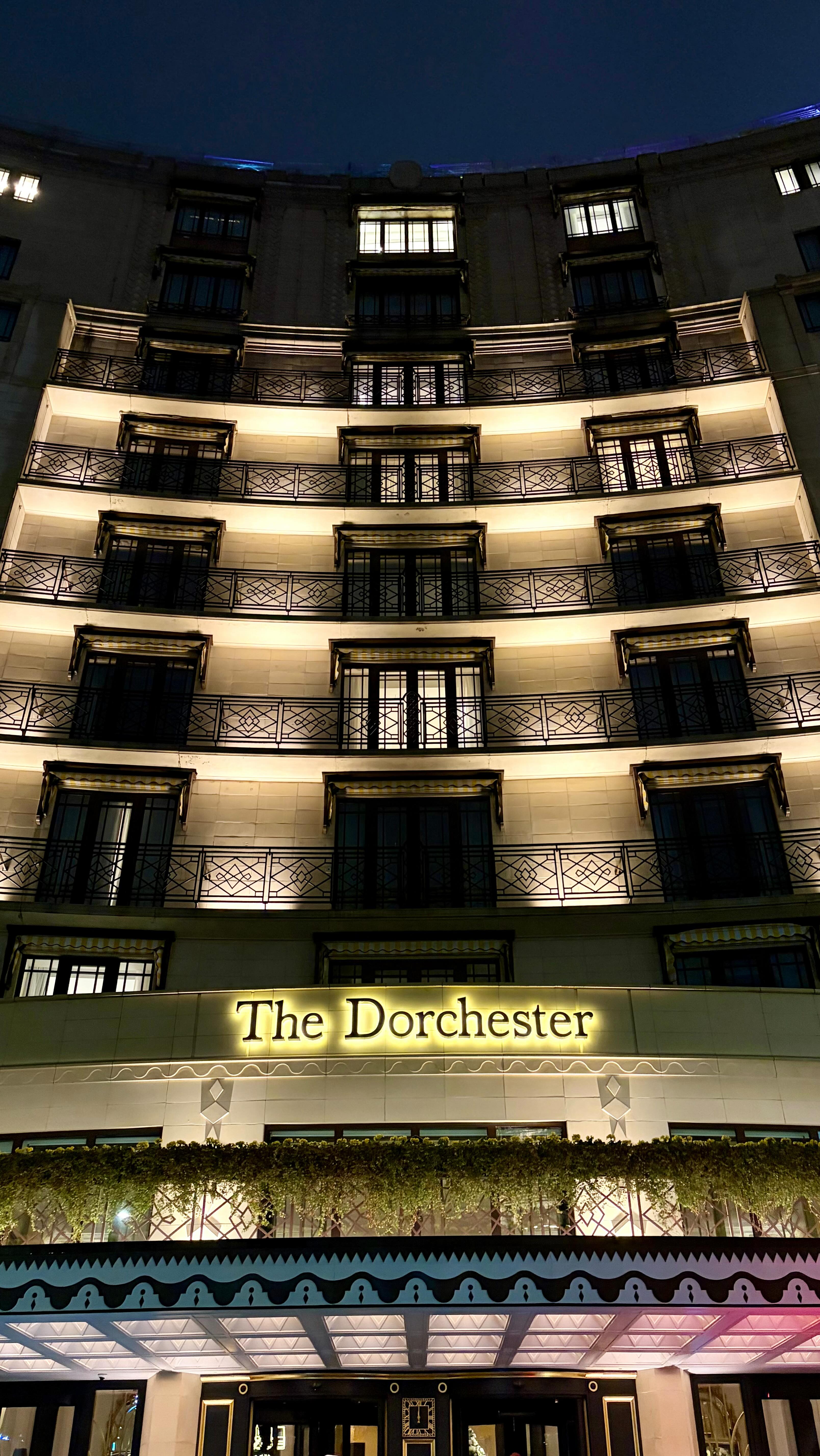 Presenting the Wedding Cake Designer 2026 award at the @ukwh_awards on Thursday.
Extremely proud to be part of this year’s judging panel.
A fantastic night at @thedorchester, celebrating the very best in our industry.
#WeddingAwards
#WeddingIndustryLeaders
#LuxuryWeddingSuppliers
#Mayfair
#TheDorchester