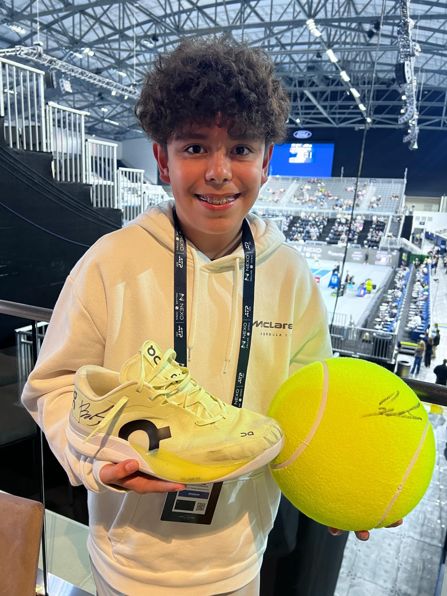 Emiliano, one of our own, spent the week giving back at the Dallas Open and walked away with an unforgettable experience! He left with a signed shoe from champion Ben Shelton and an autographed tennis ball to match. 🎾
We’re so proud of the way our players show up on and off the court. Showing up for your community always pay off 🙌💙
#DTA #DallasNJTL #DTEA